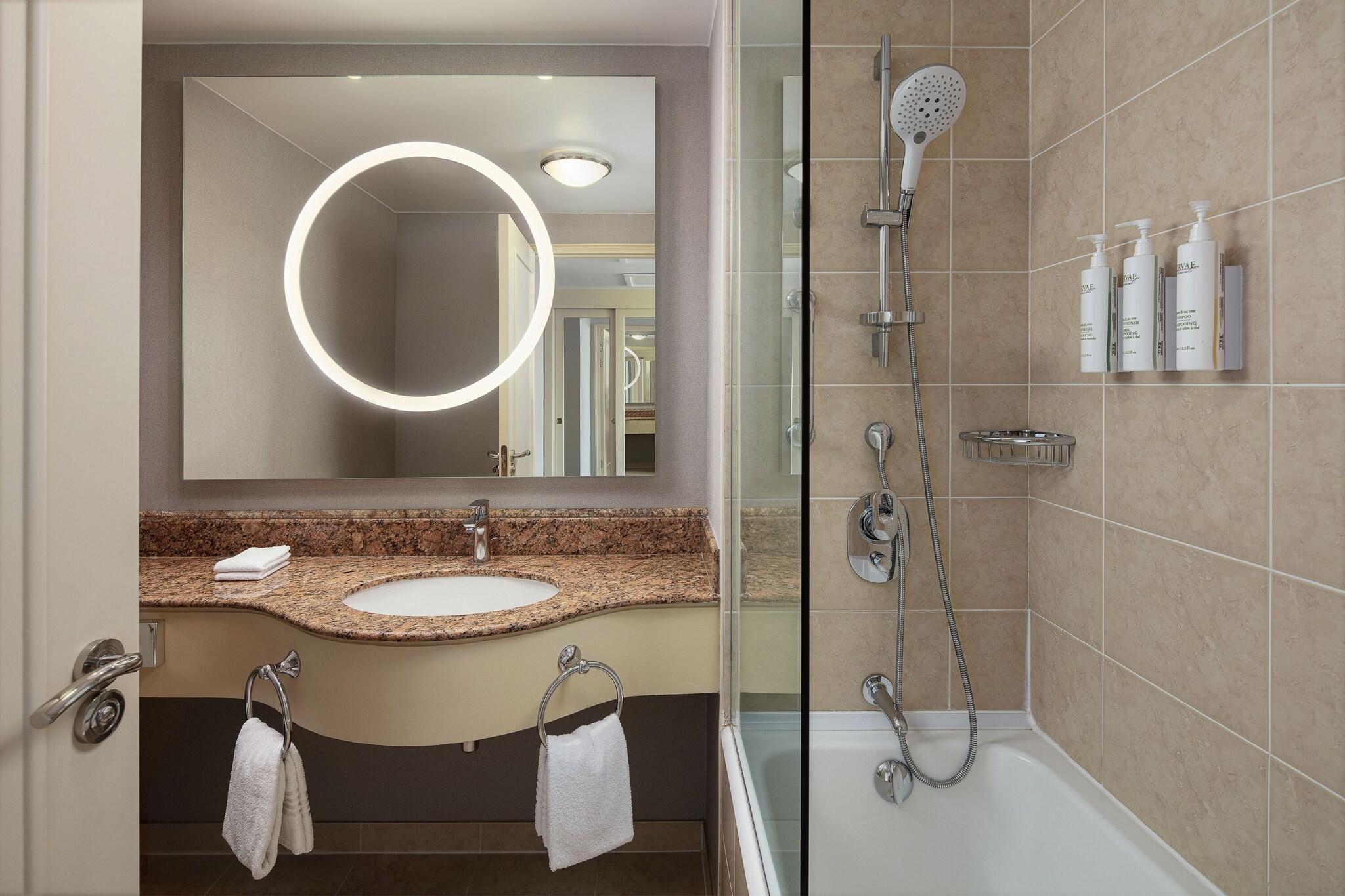 Double Deluxe King Bed