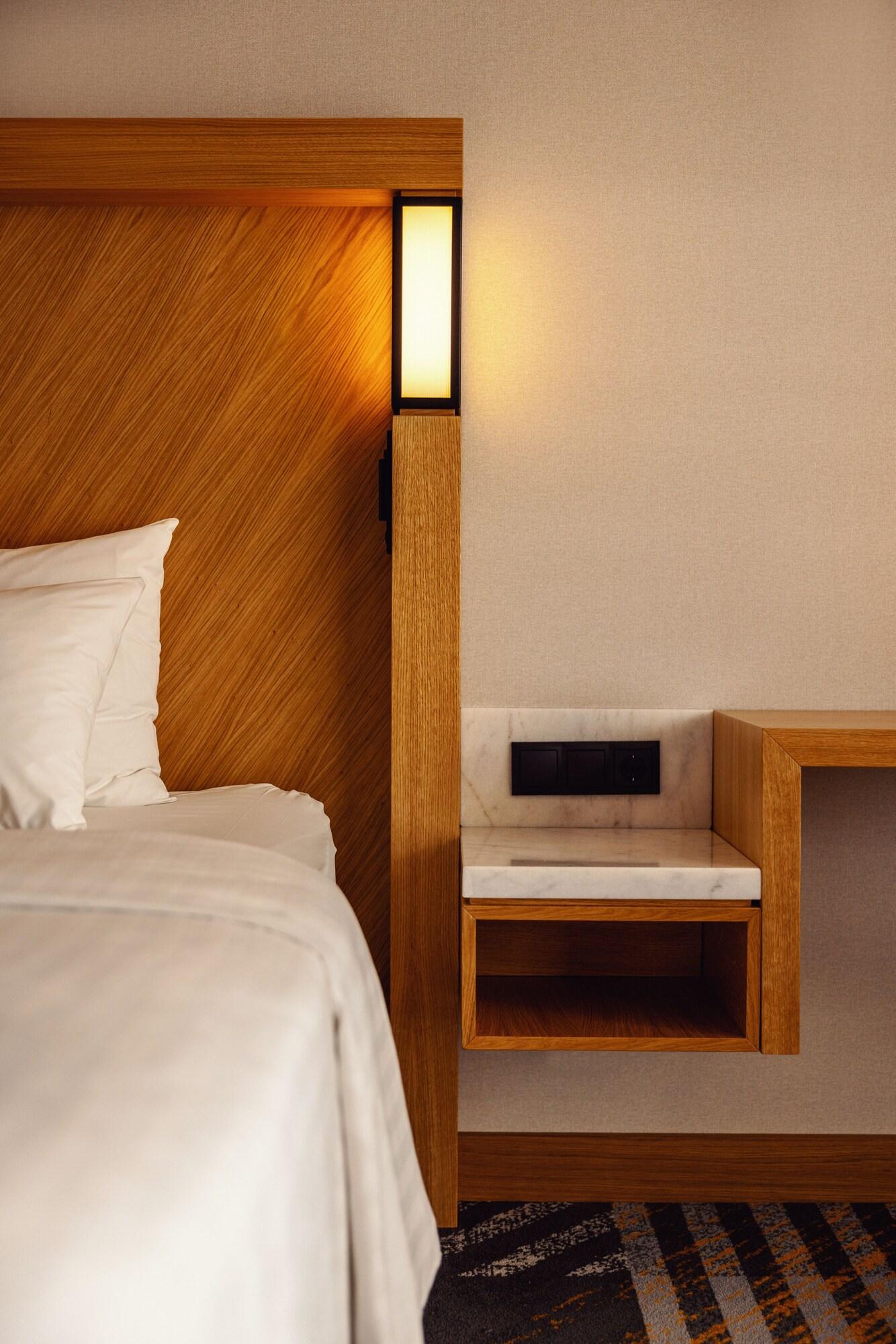 Double Deluxe King Bed