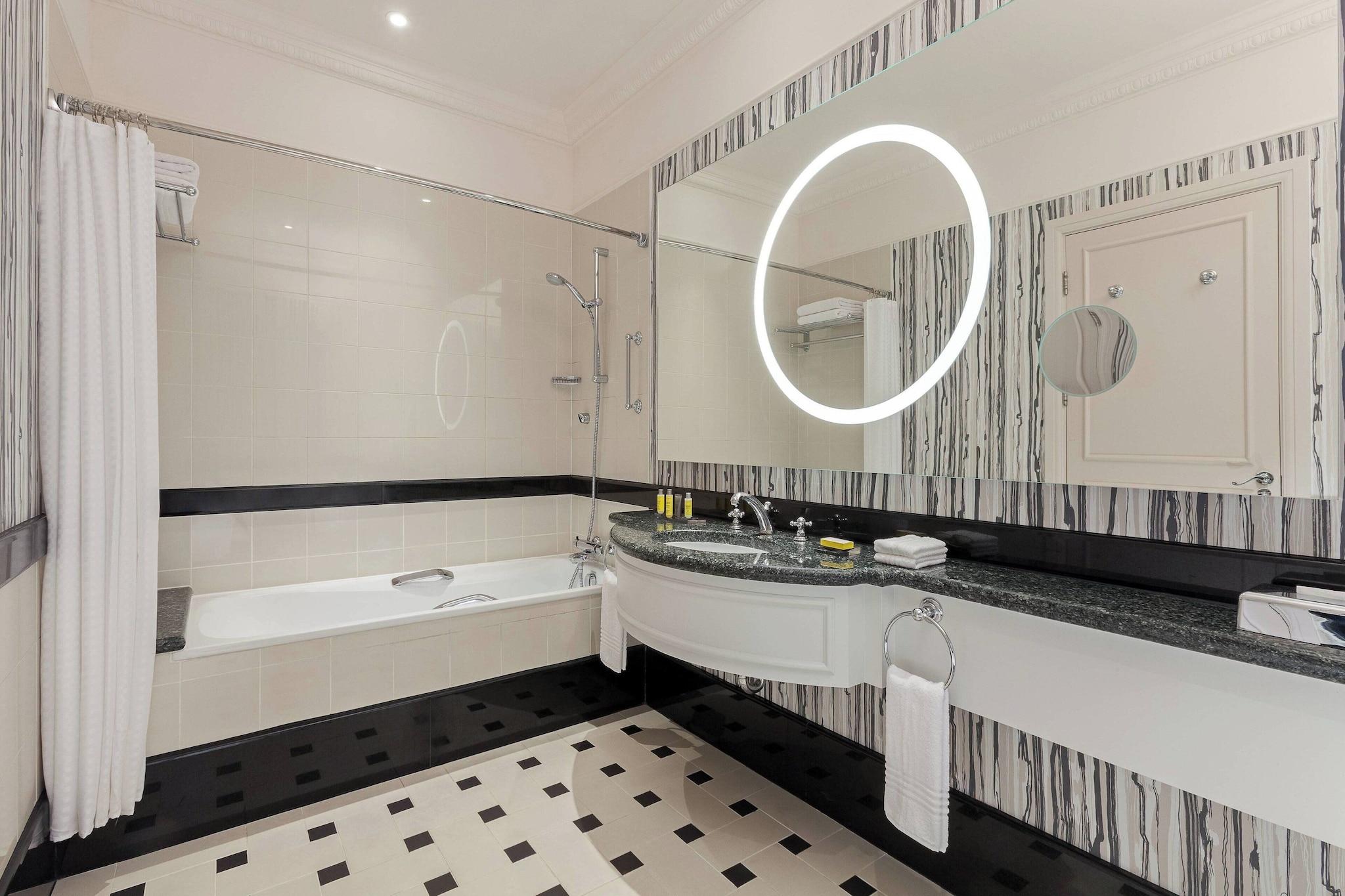 Double Deluxe King Bed