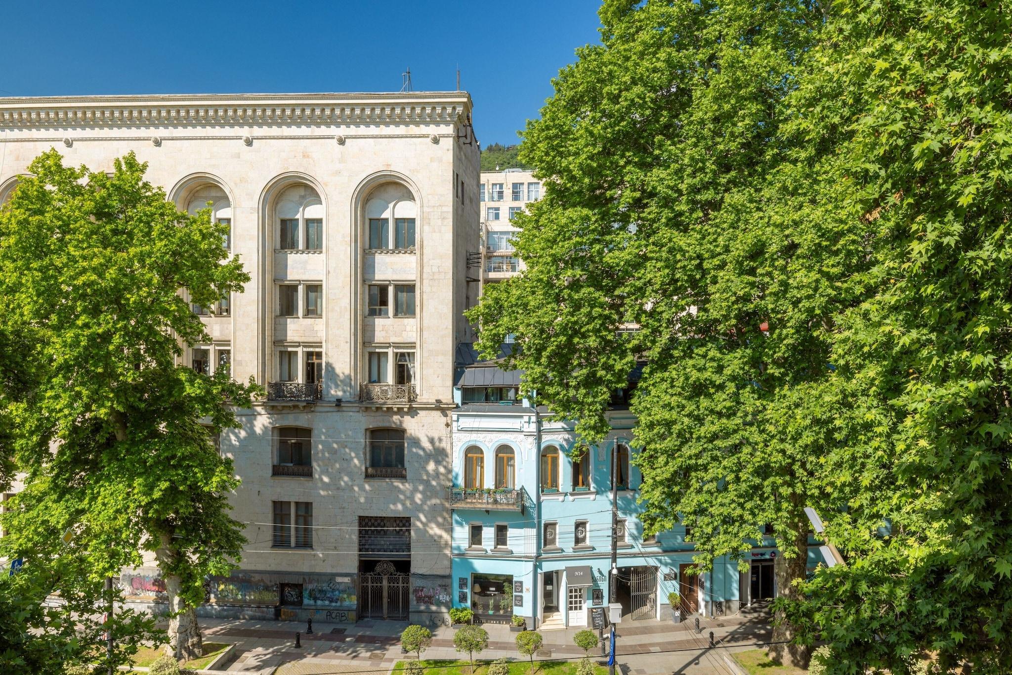 Double Deluxe King Bed