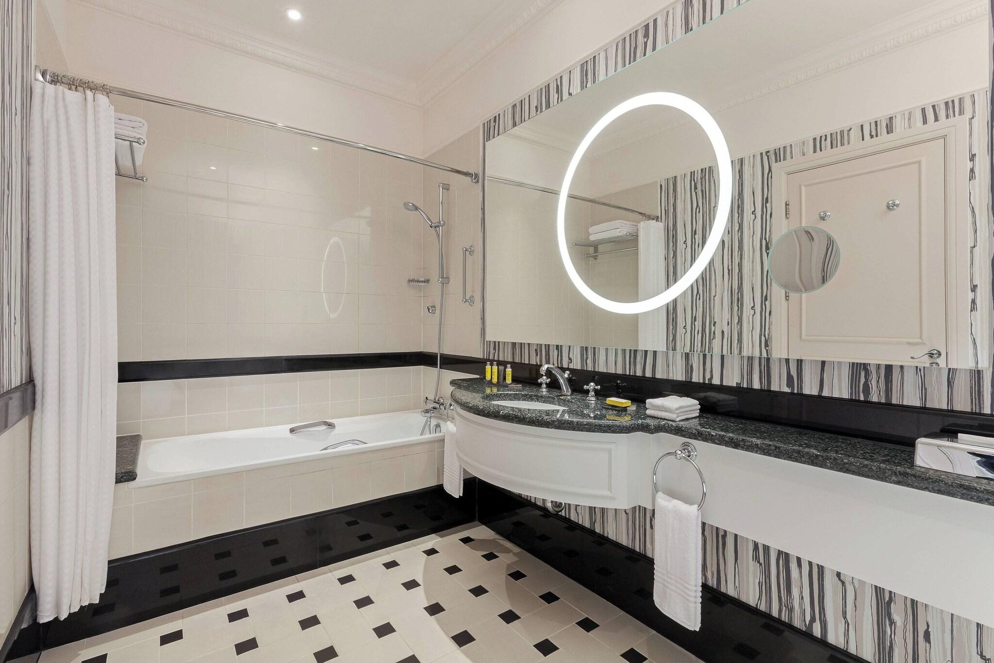 Double Deluxe King Bed