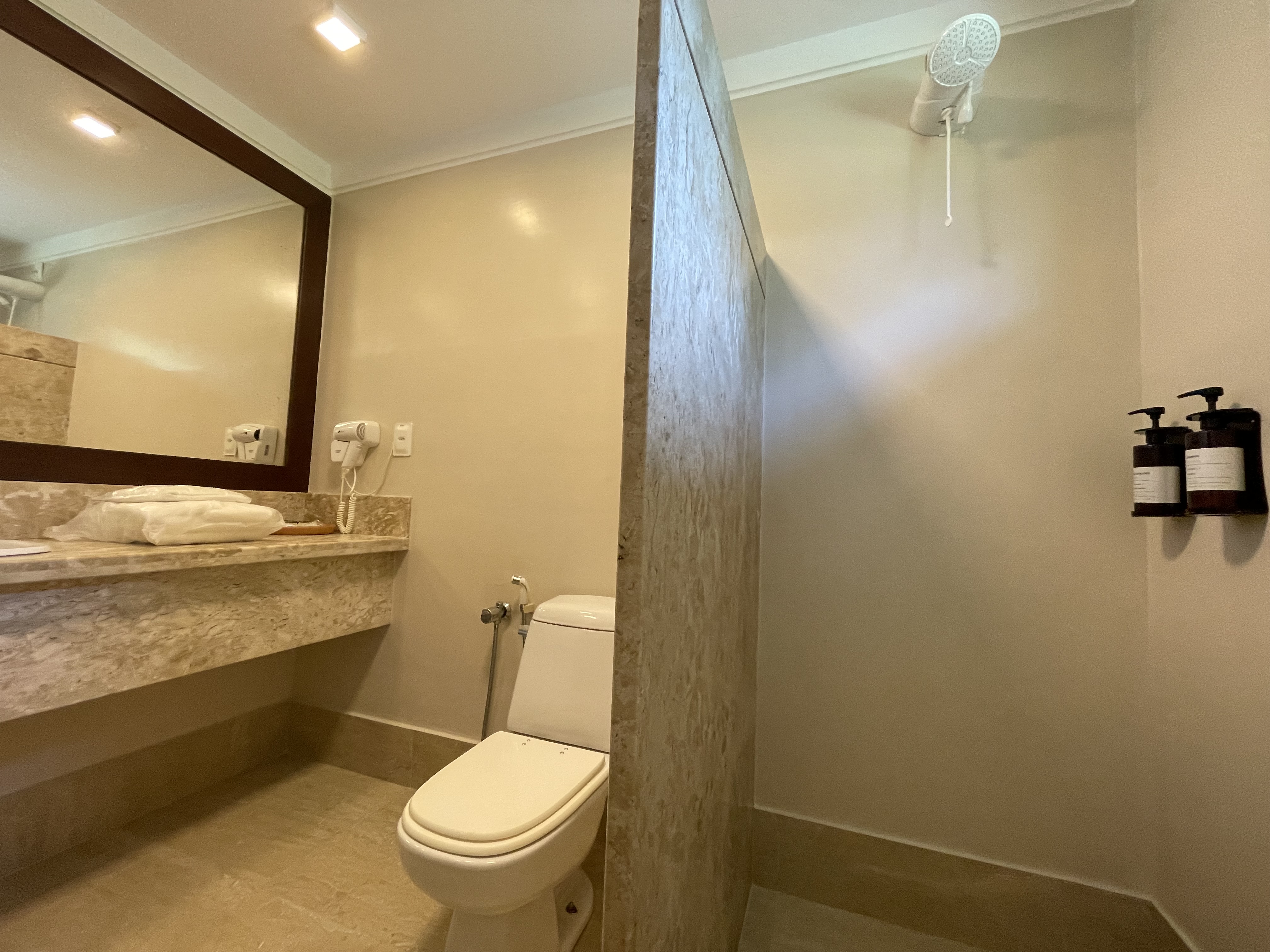 Bungalow Two Queen Beds