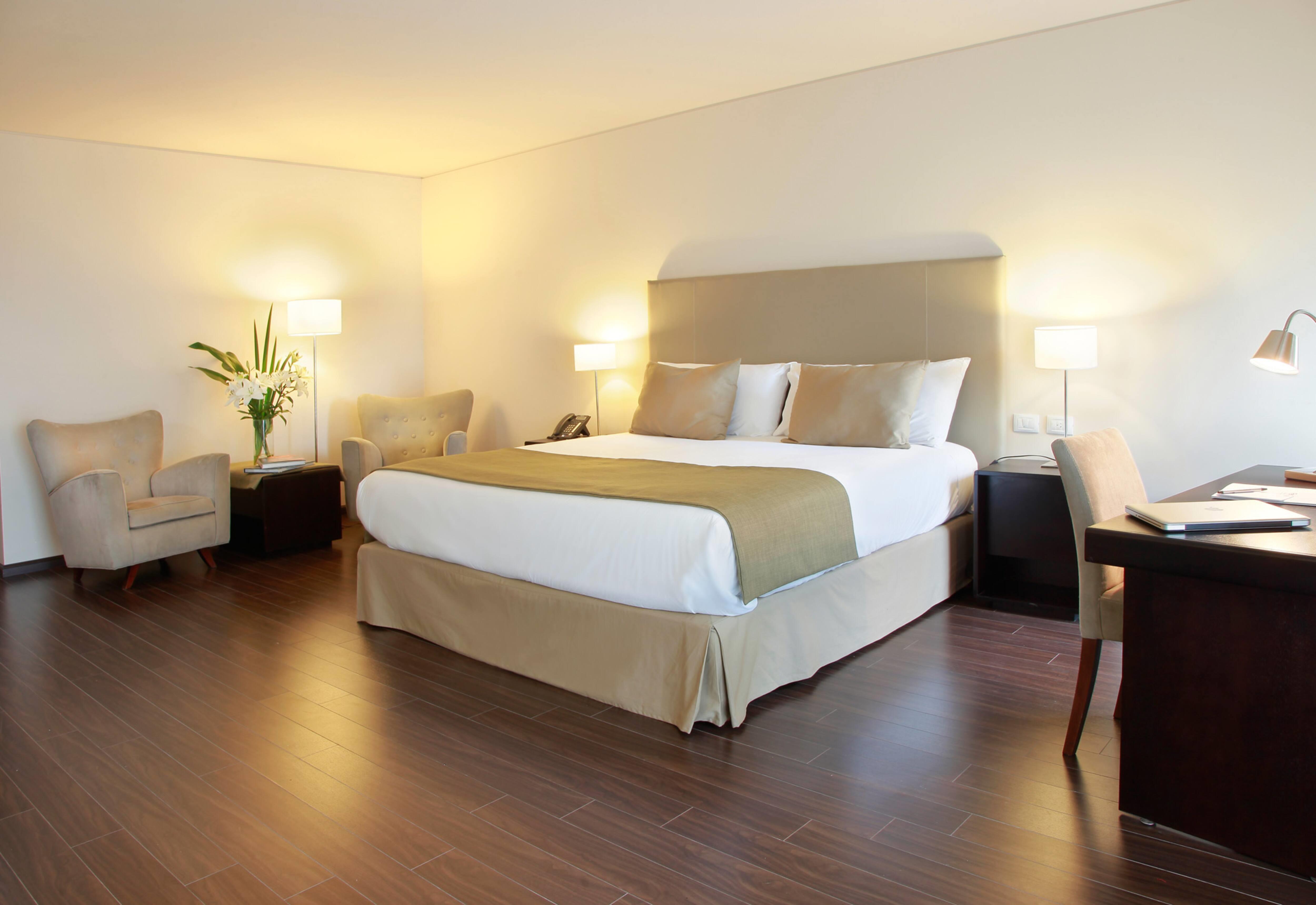 Suite King Size Bed