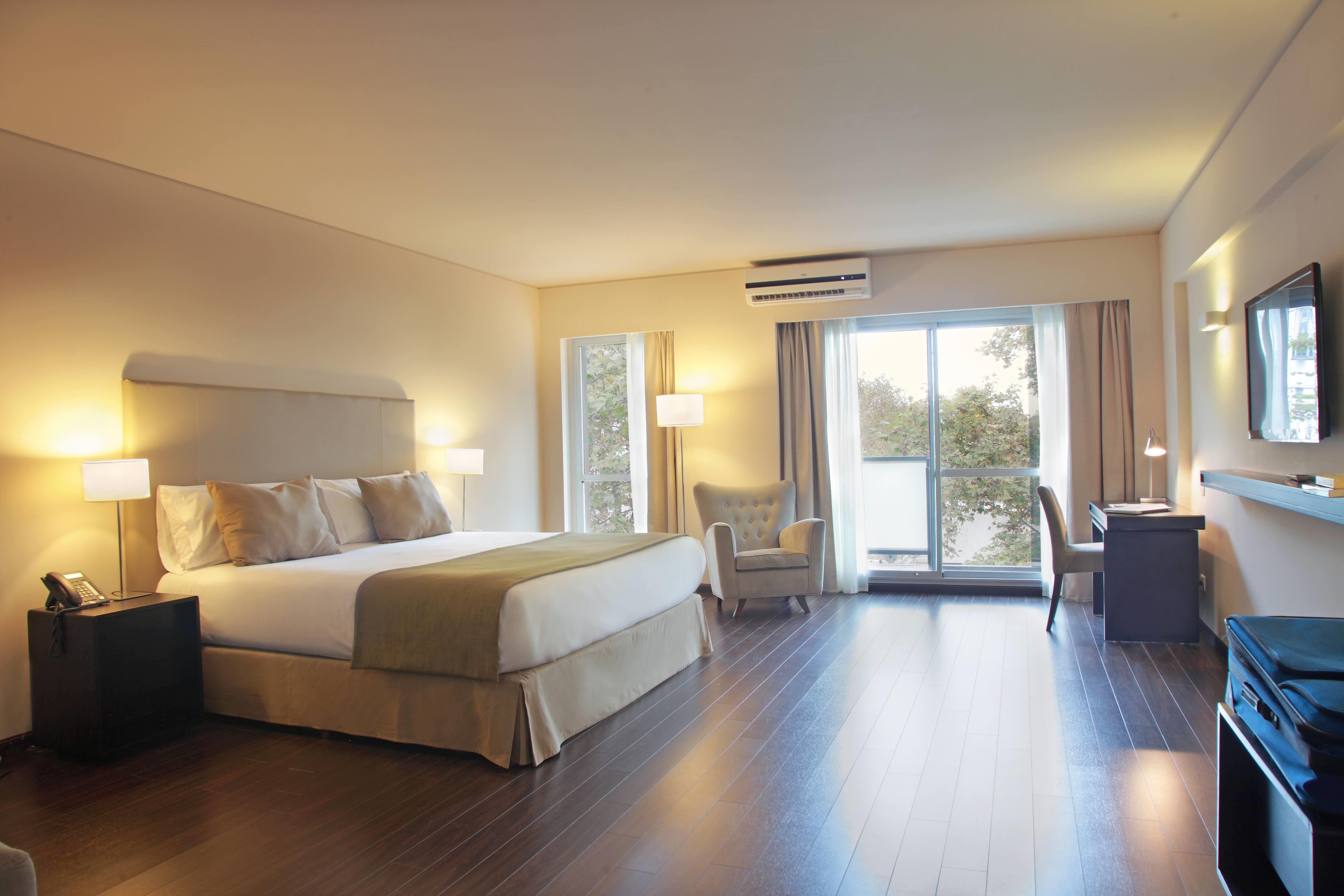 Suite King Size Bed