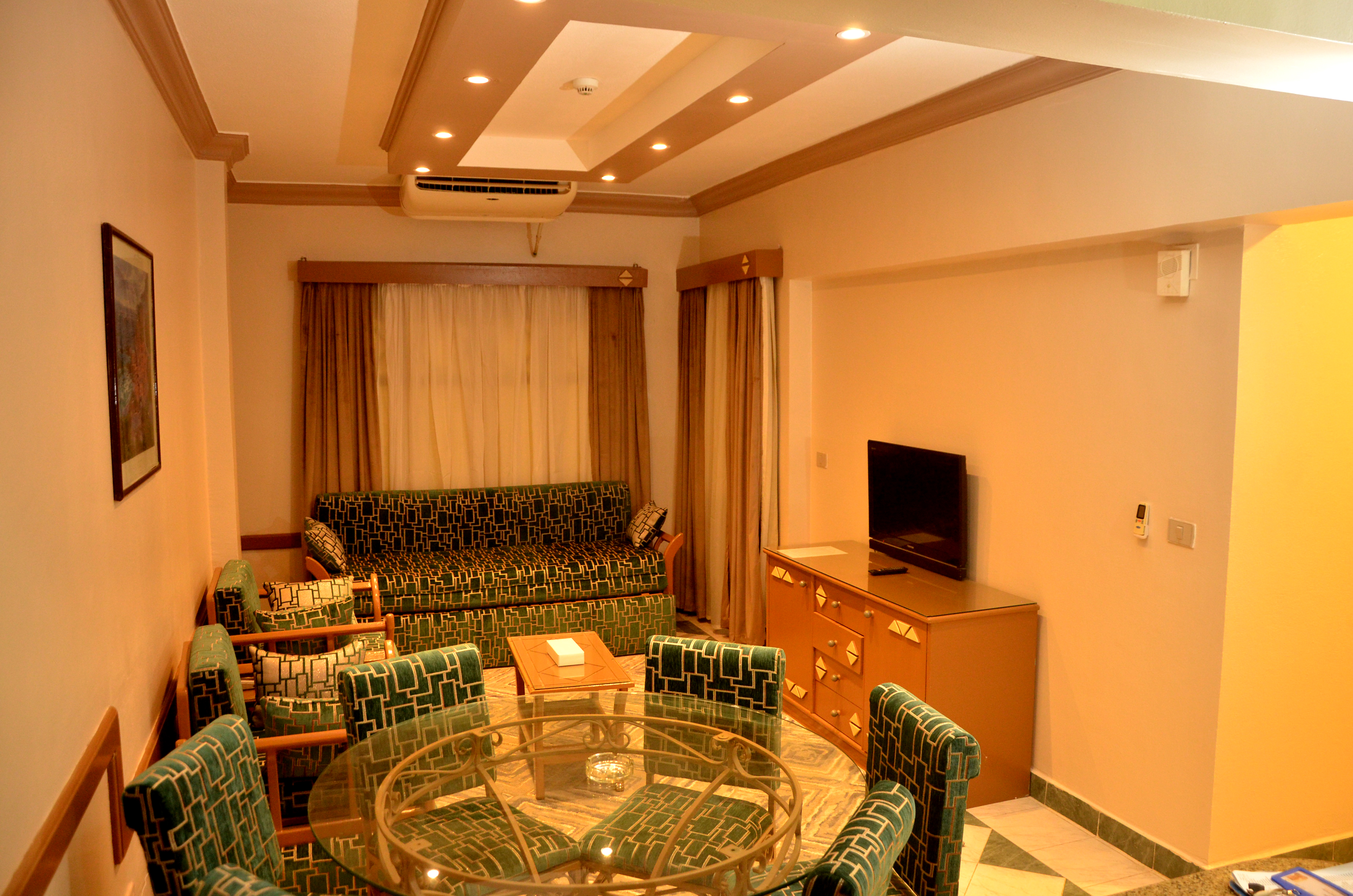 Family Room Capacity 6