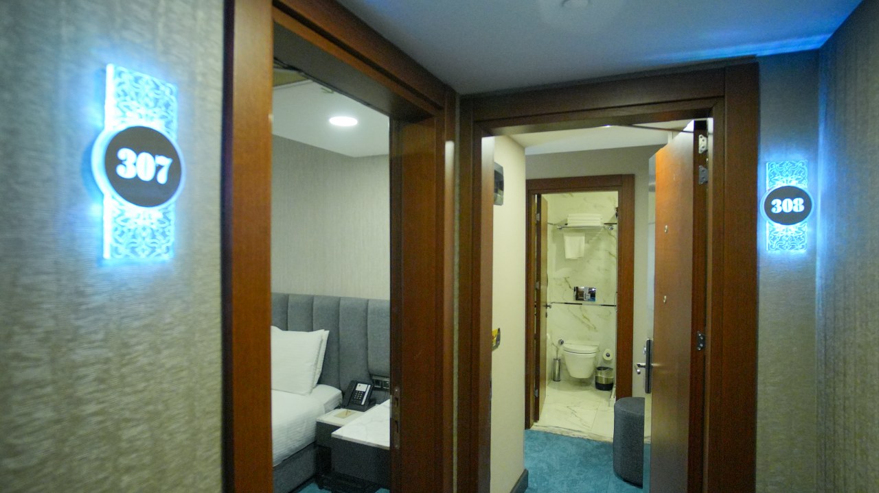 Double Connecting Room