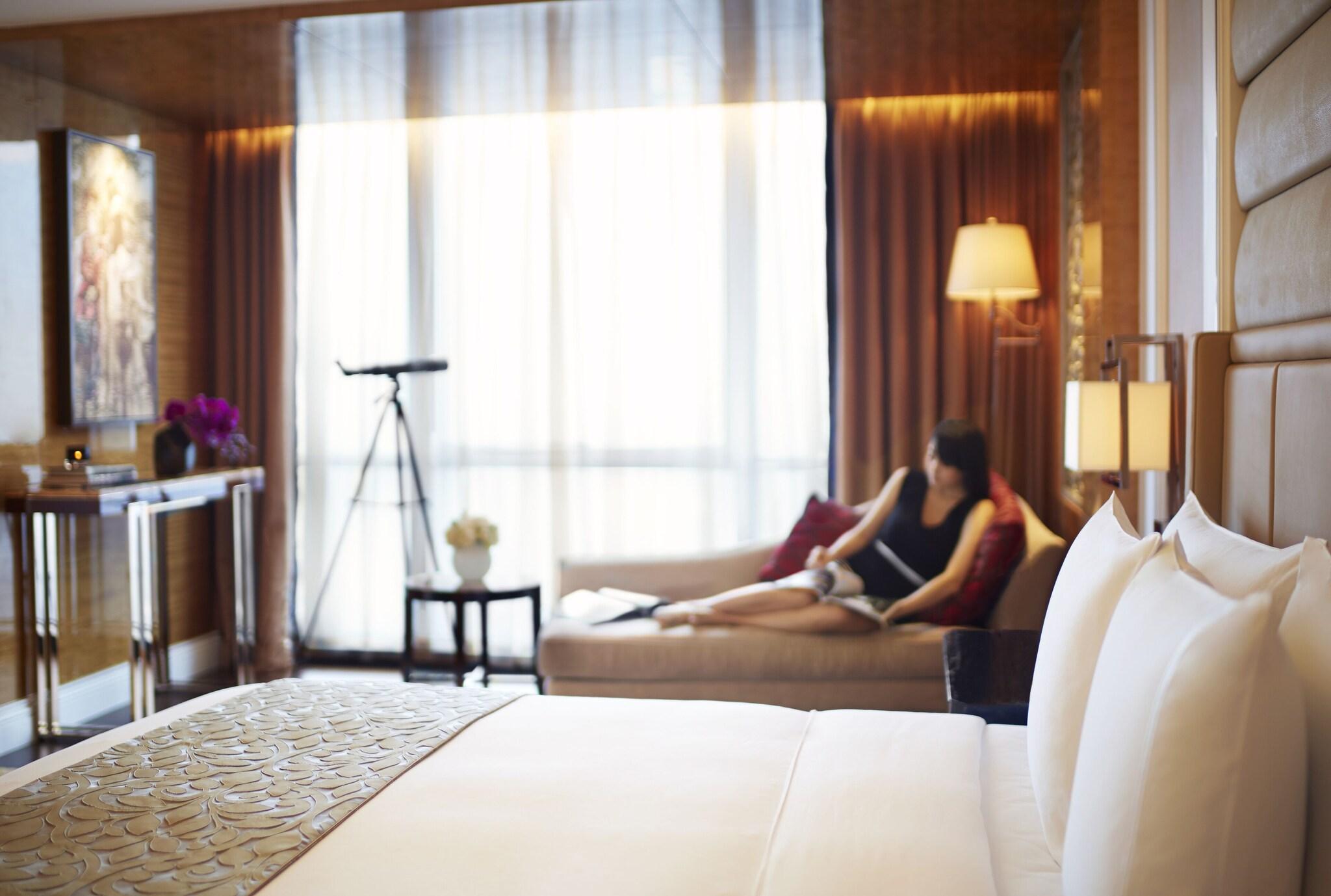 Double Club King Bed