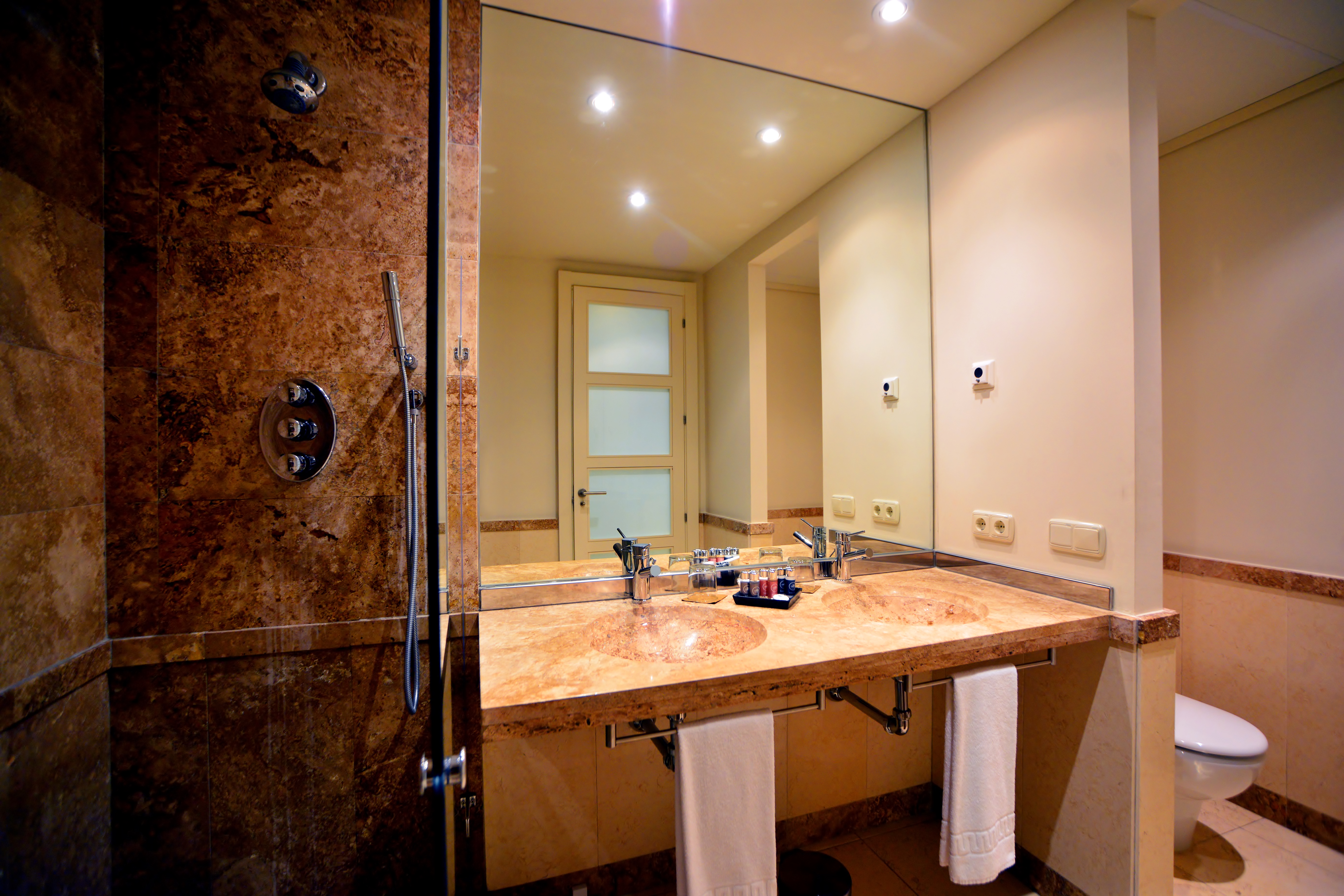 Apartment Three Bedrooms Two Bathrooms