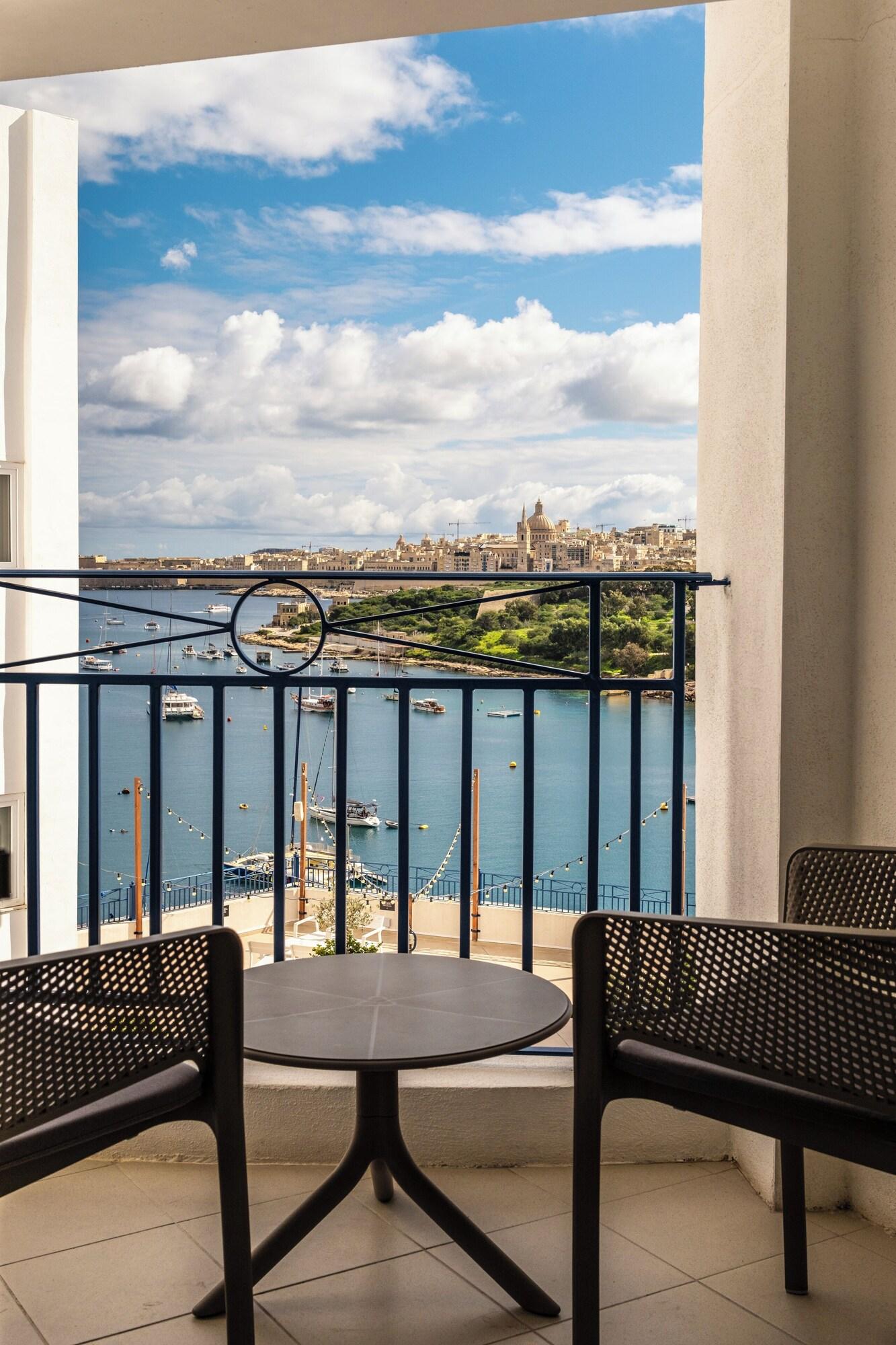 Suite Deluxe King Bed