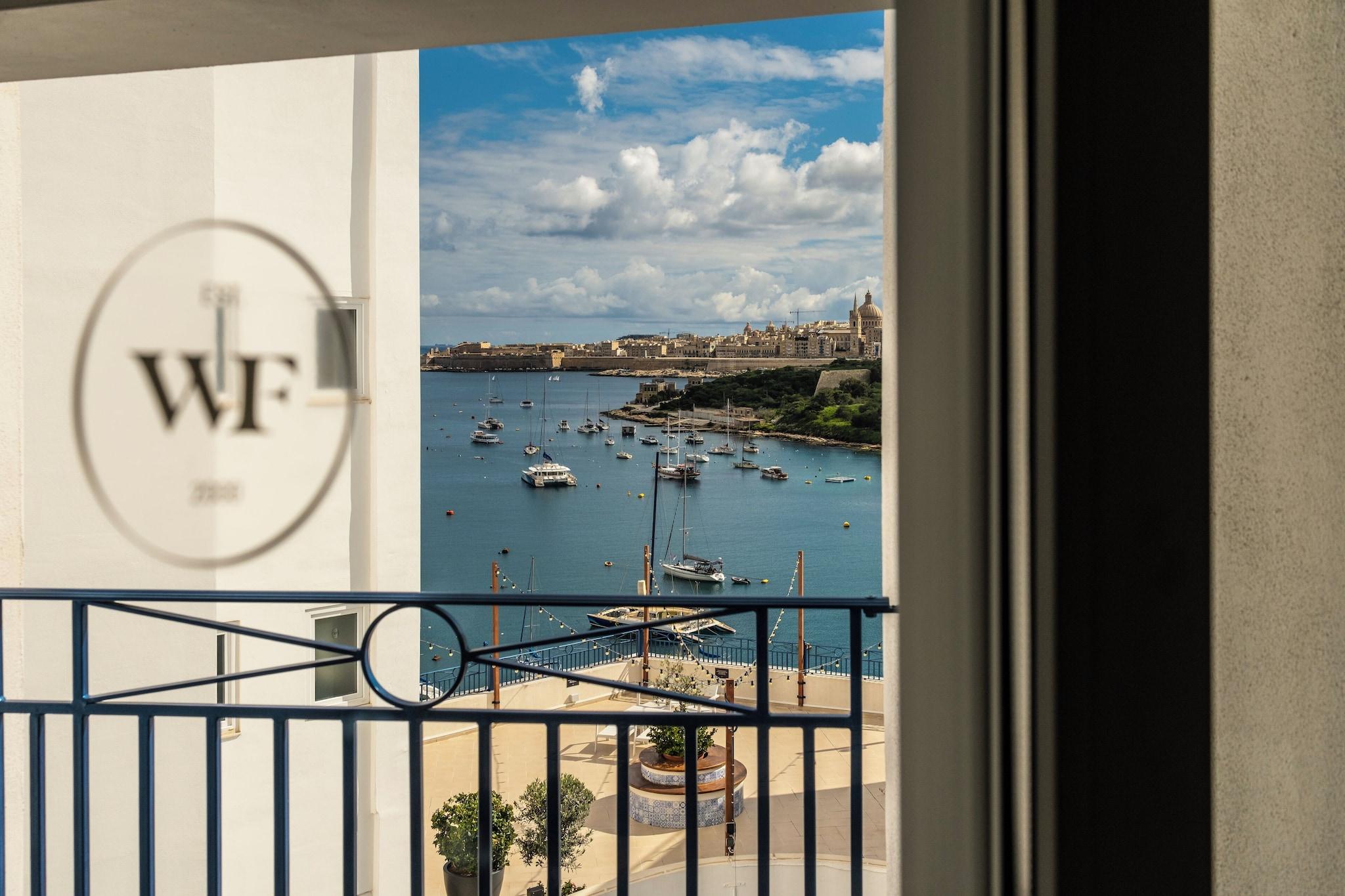 Suite Deluxe King Bed