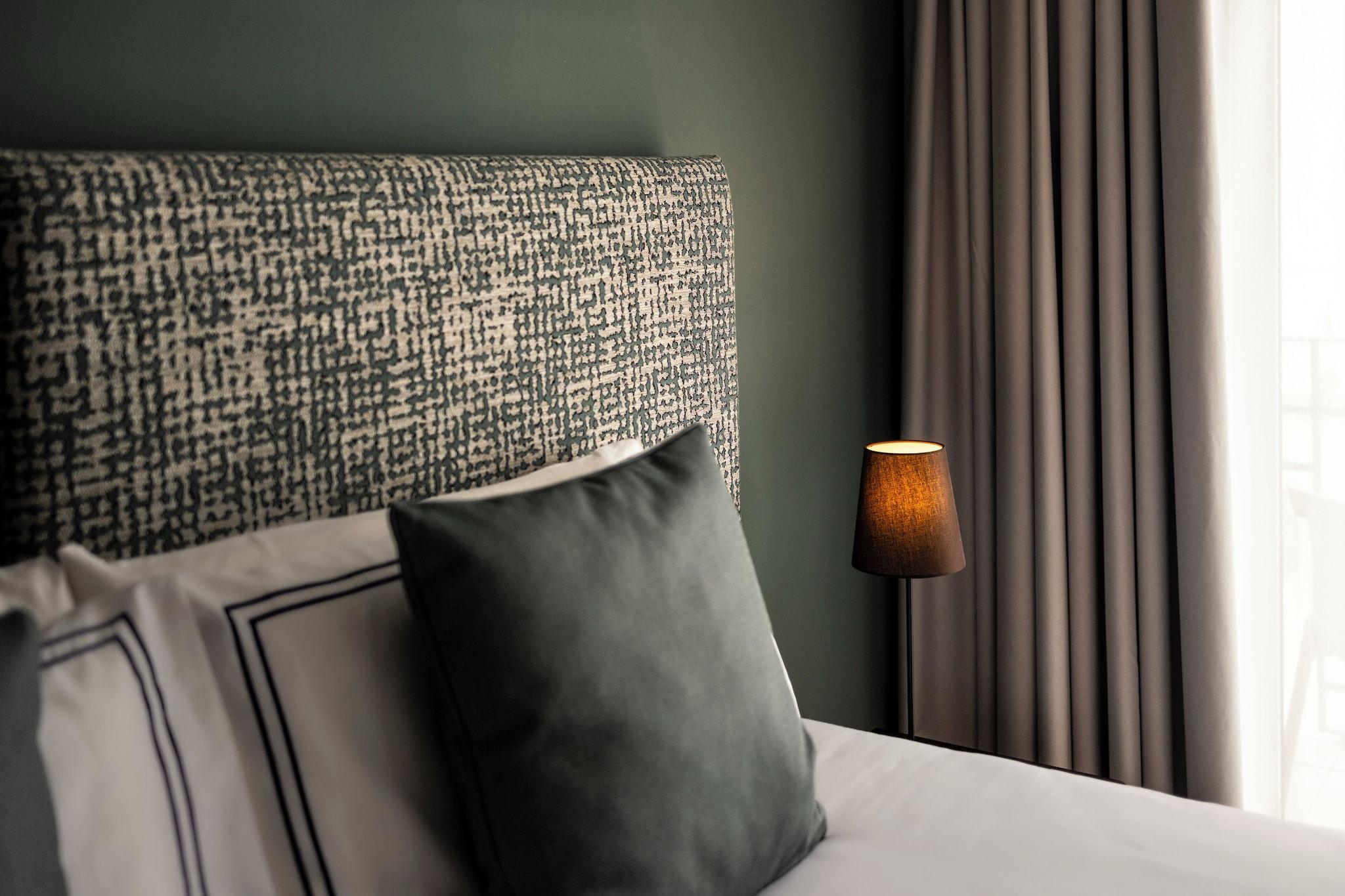 Suite Deluxe King Bed