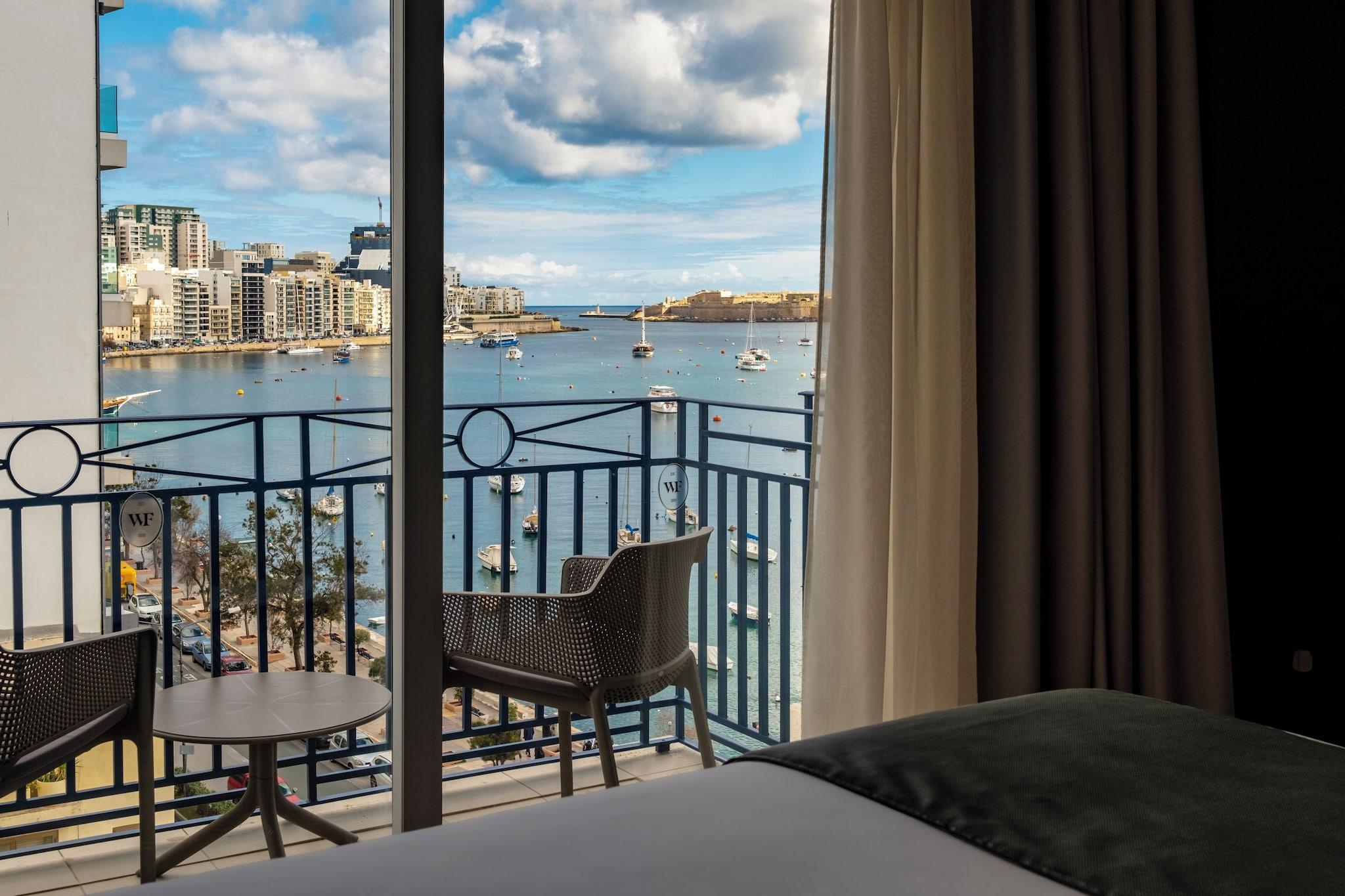 Suite Deluxe King Bed