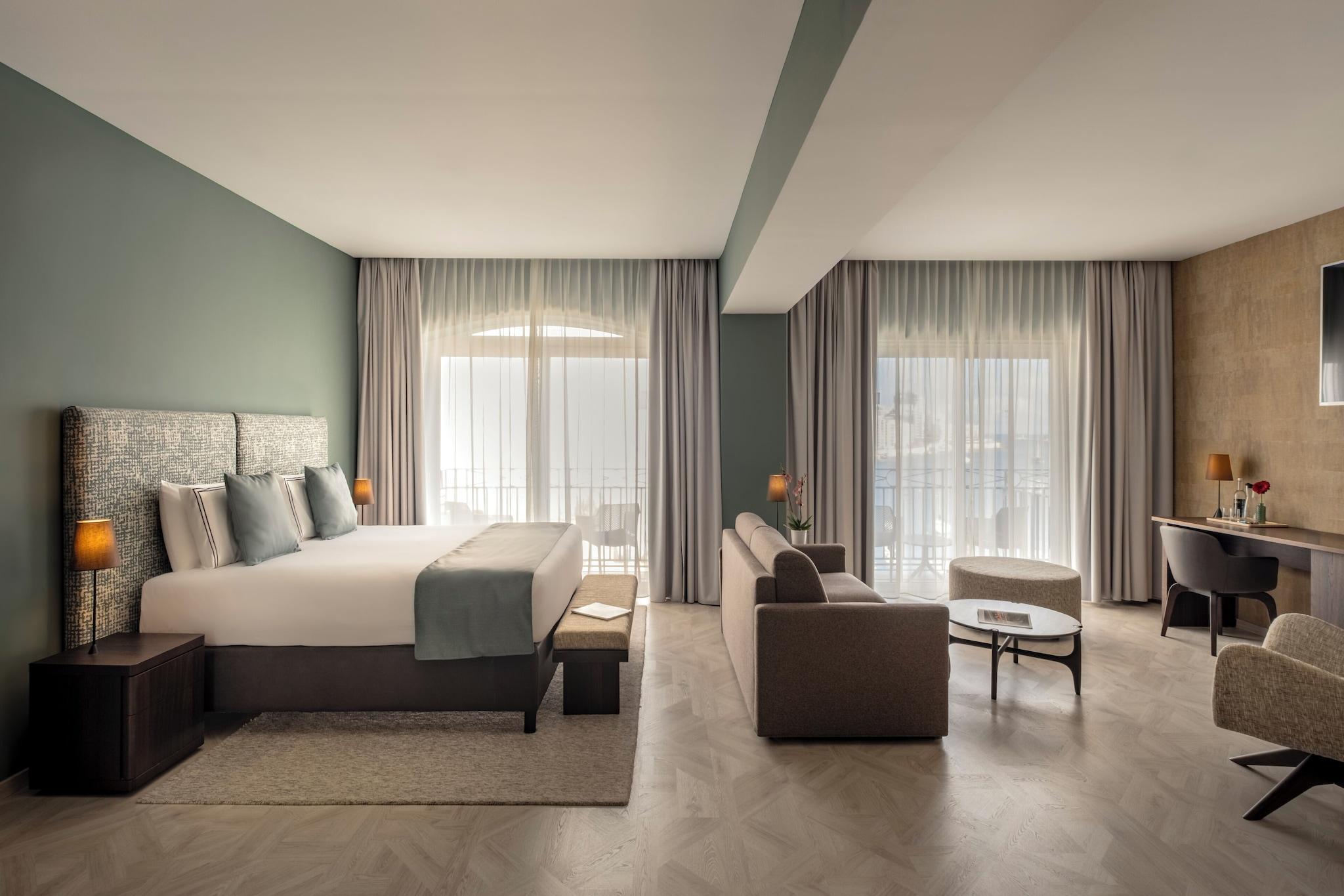 Suite Deluxe King Bed