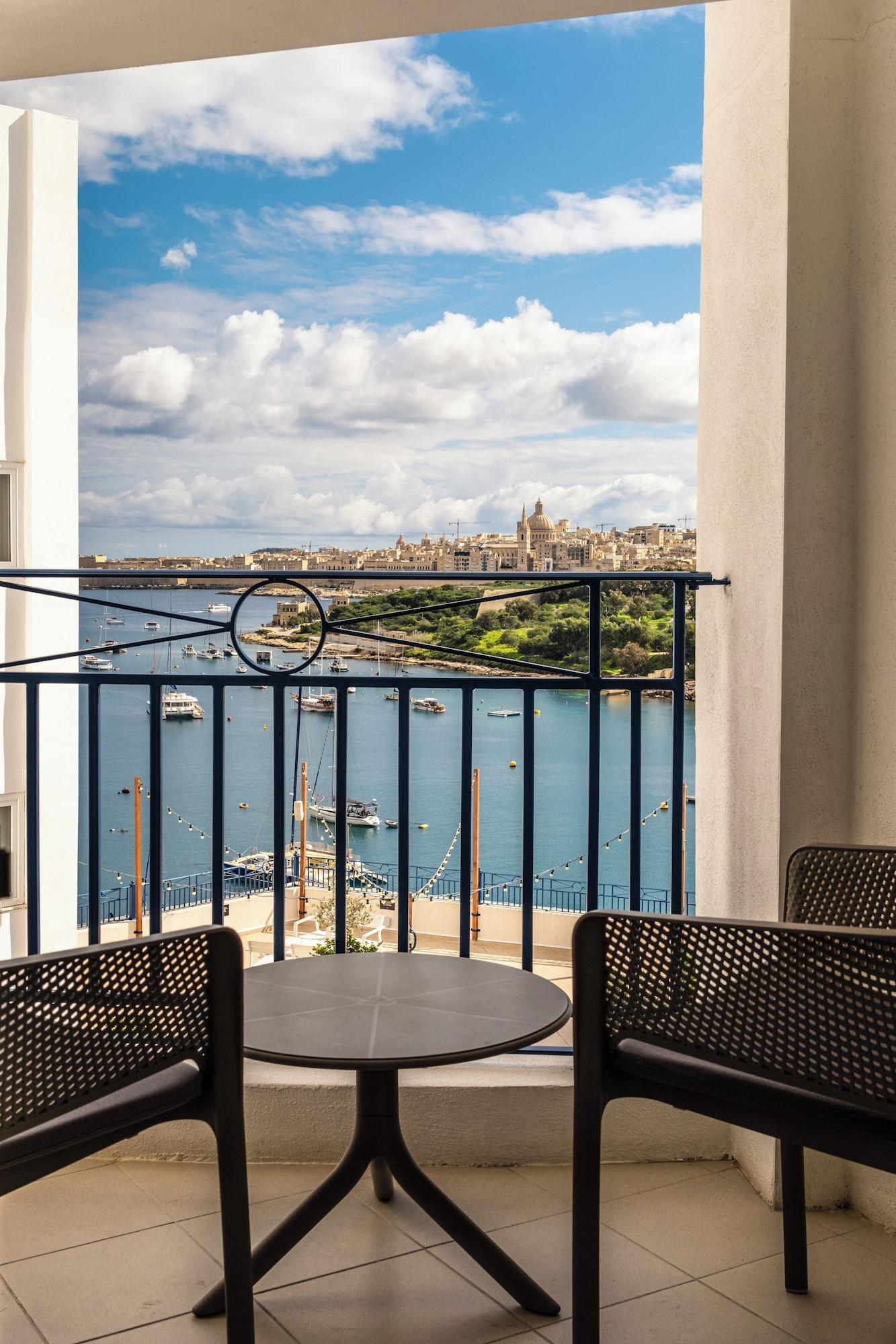 Suite Deluxe King Bed