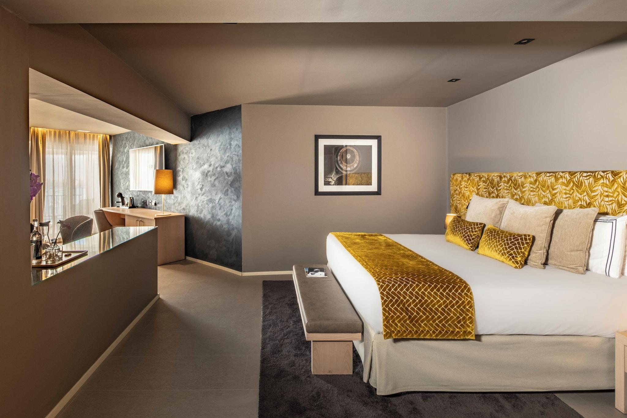 Suite Deluxe King Bed