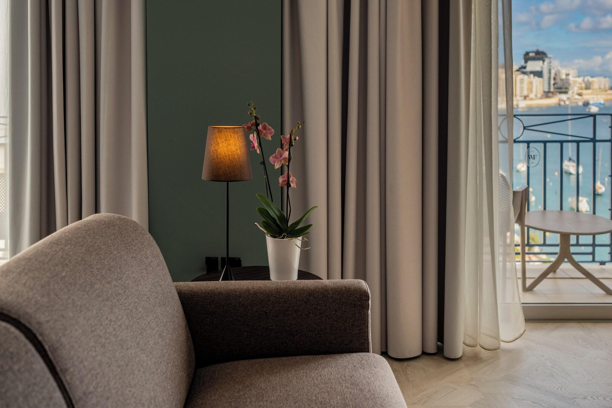 Suite Deluxe King Bed