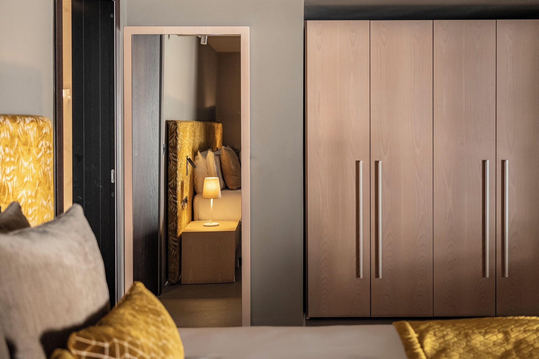 Suite Deluxe King Bed