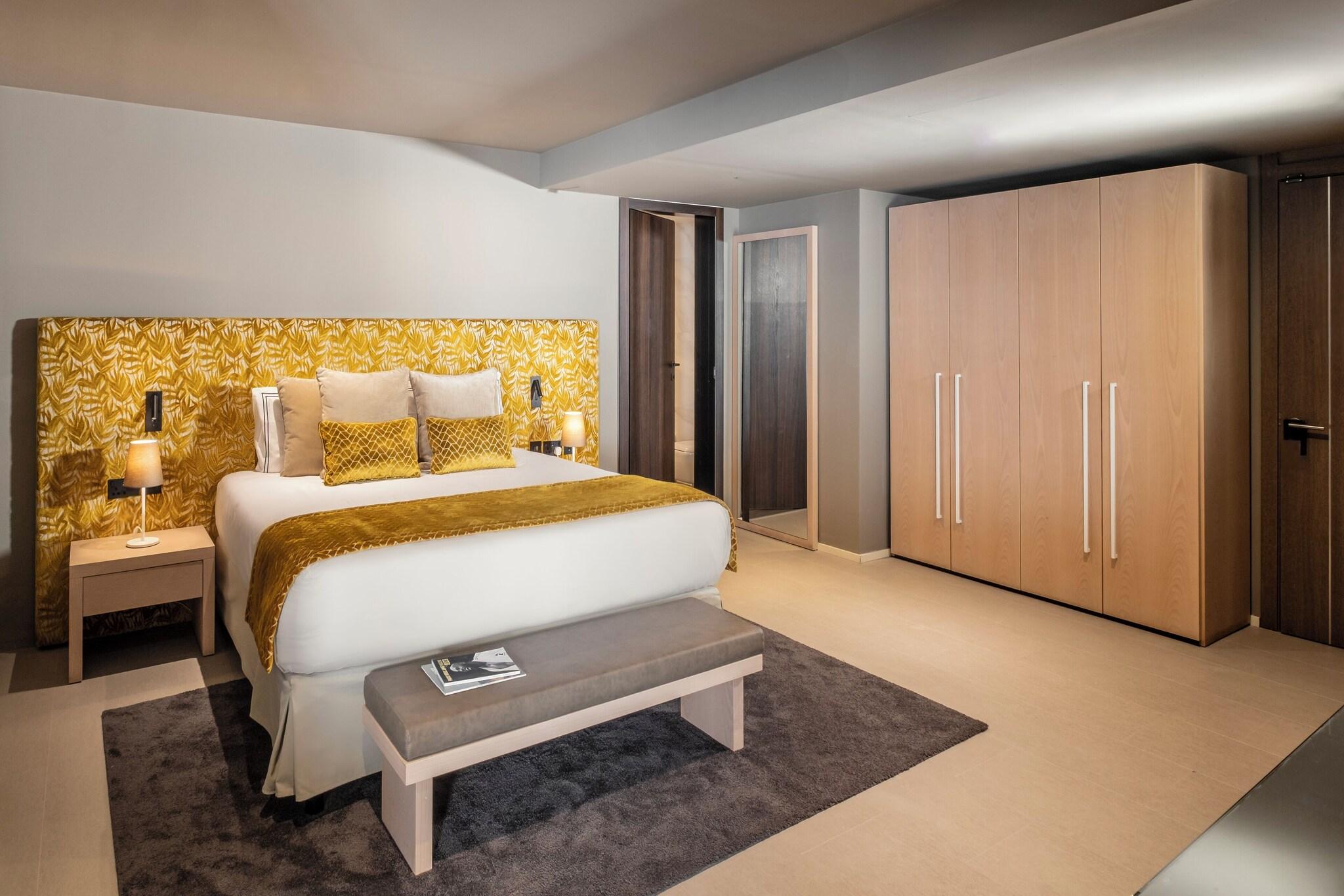 Suite Deluxe King Bed