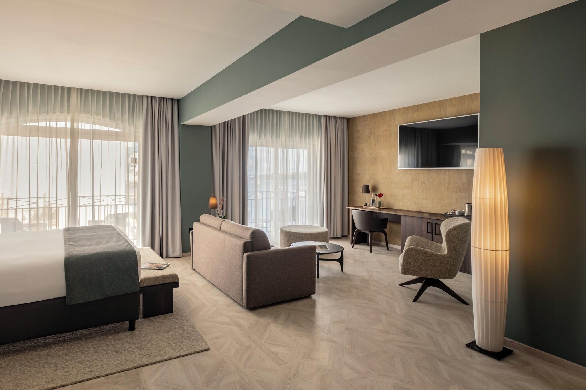 Suite Deluxe King Bed