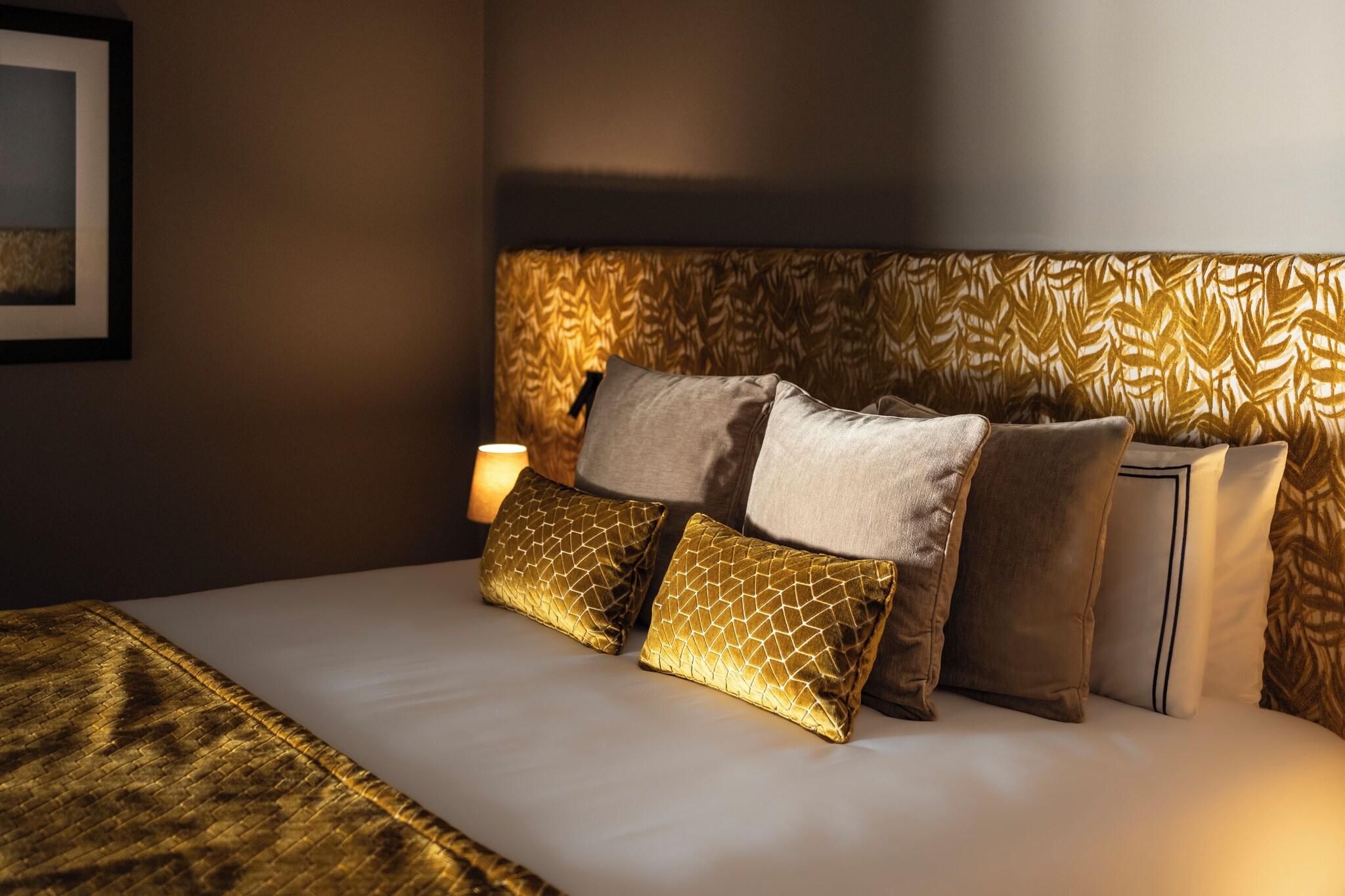 Suite Deluxe King Bed