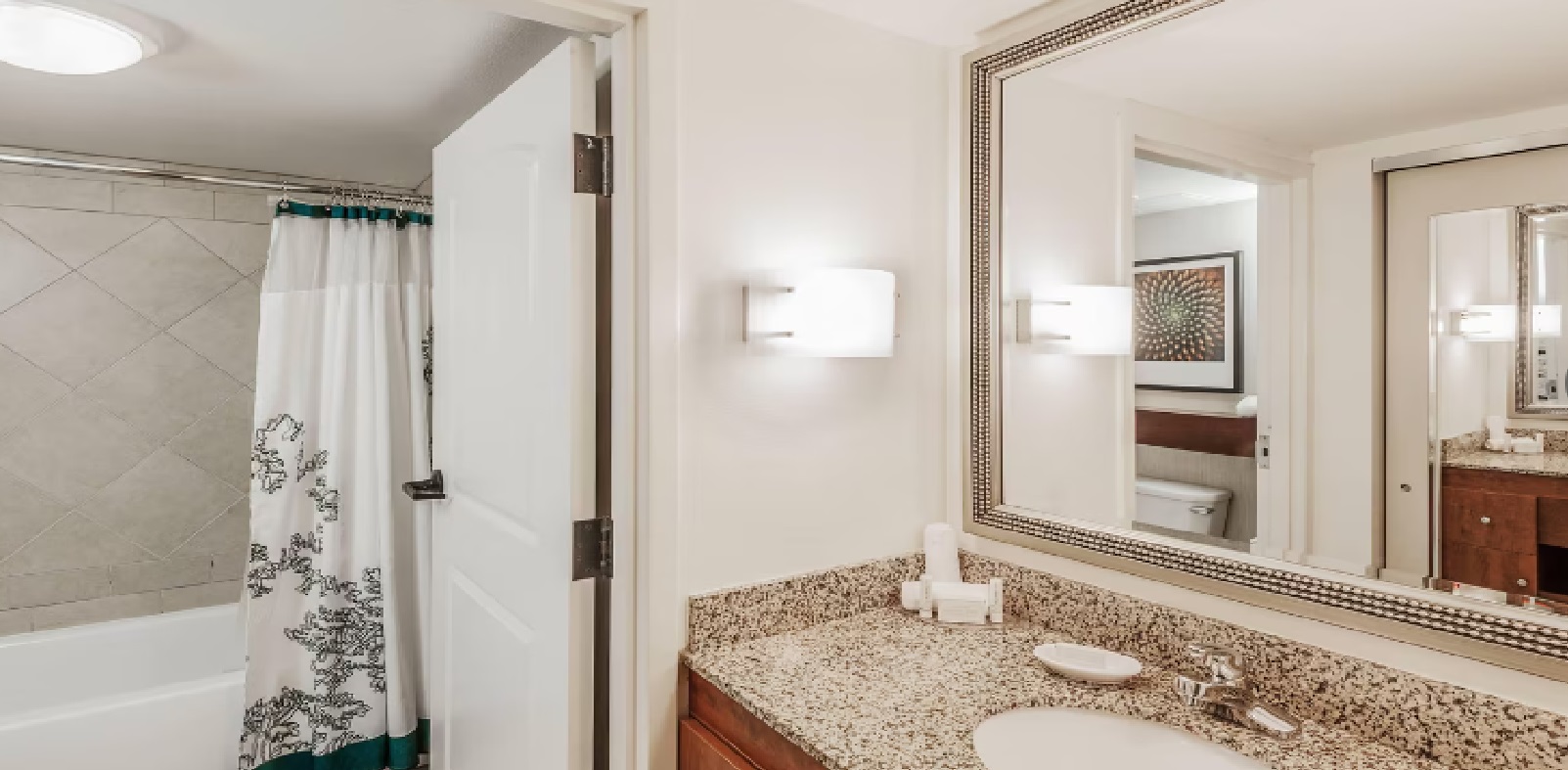 Suite Accessible King Size Bed