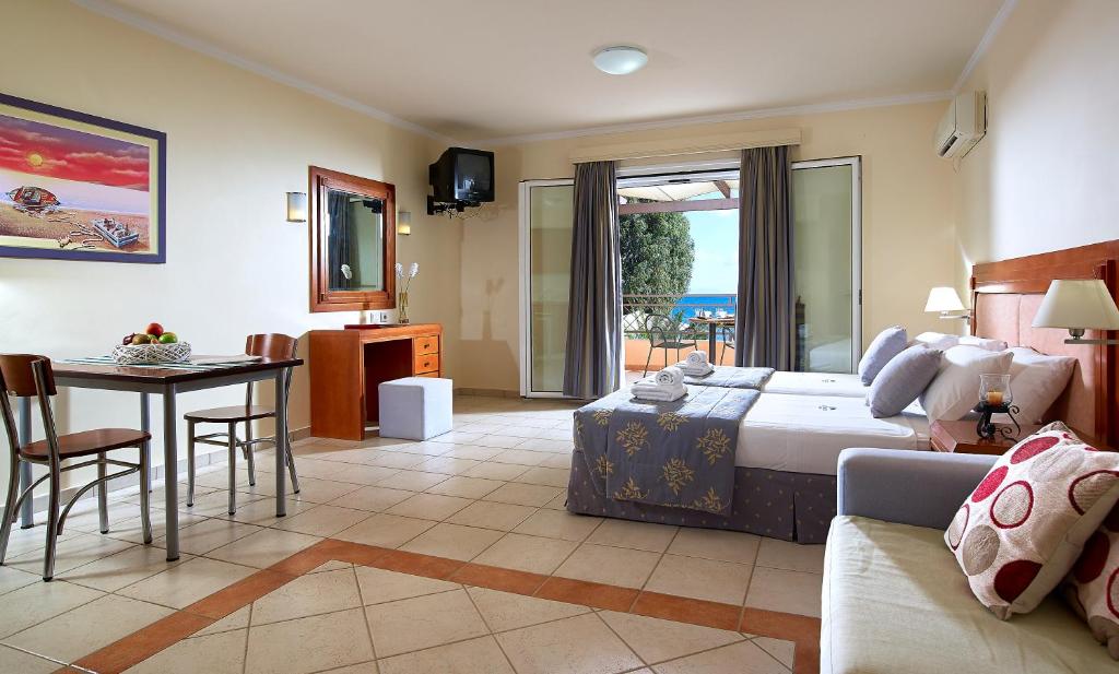 Studio Sea View Pool View