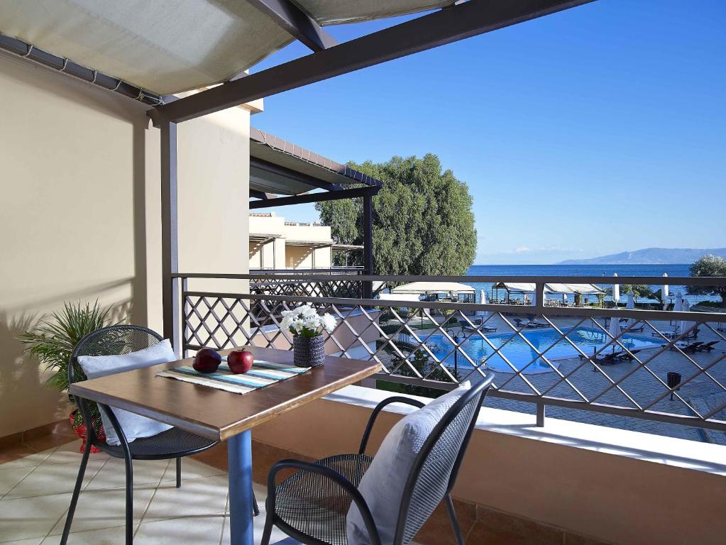 Suite Sea View Pool View