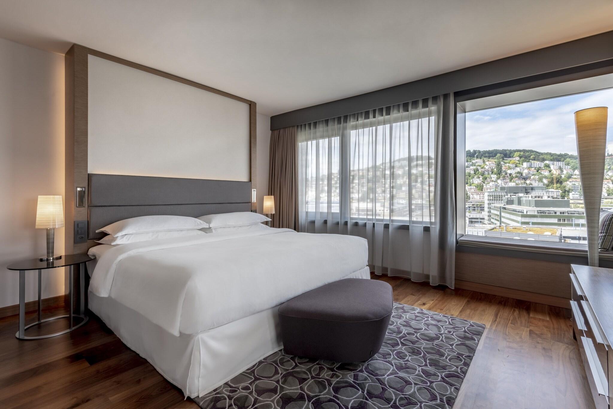 Double Club King Bed