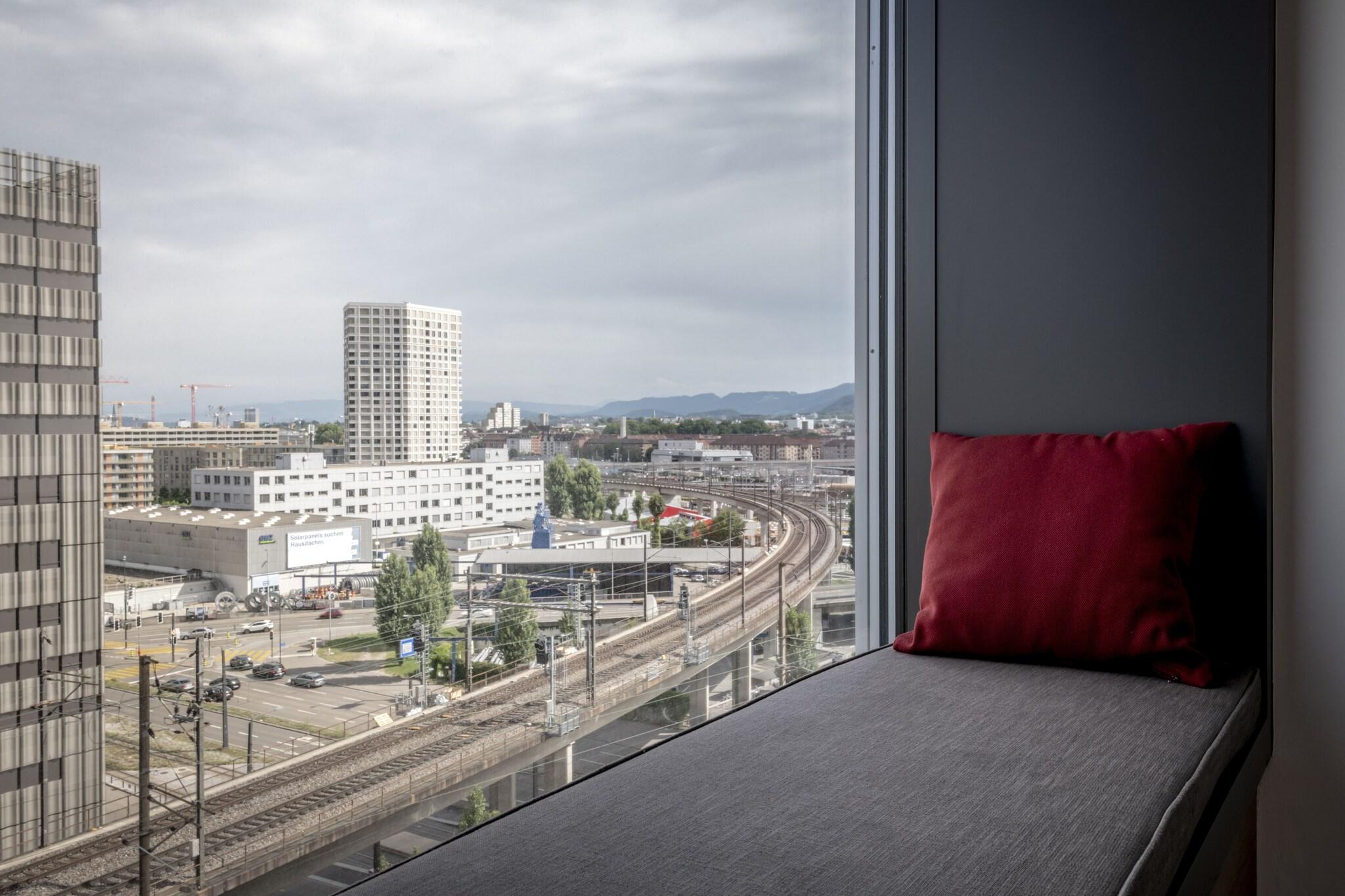 Double Club King Bed