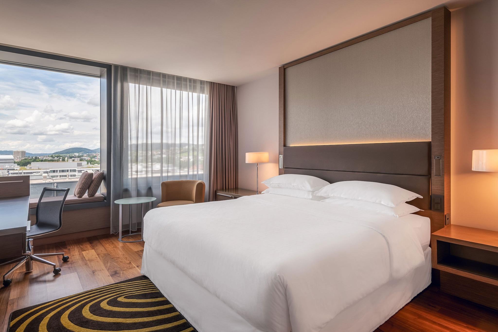 Double Club King Bed