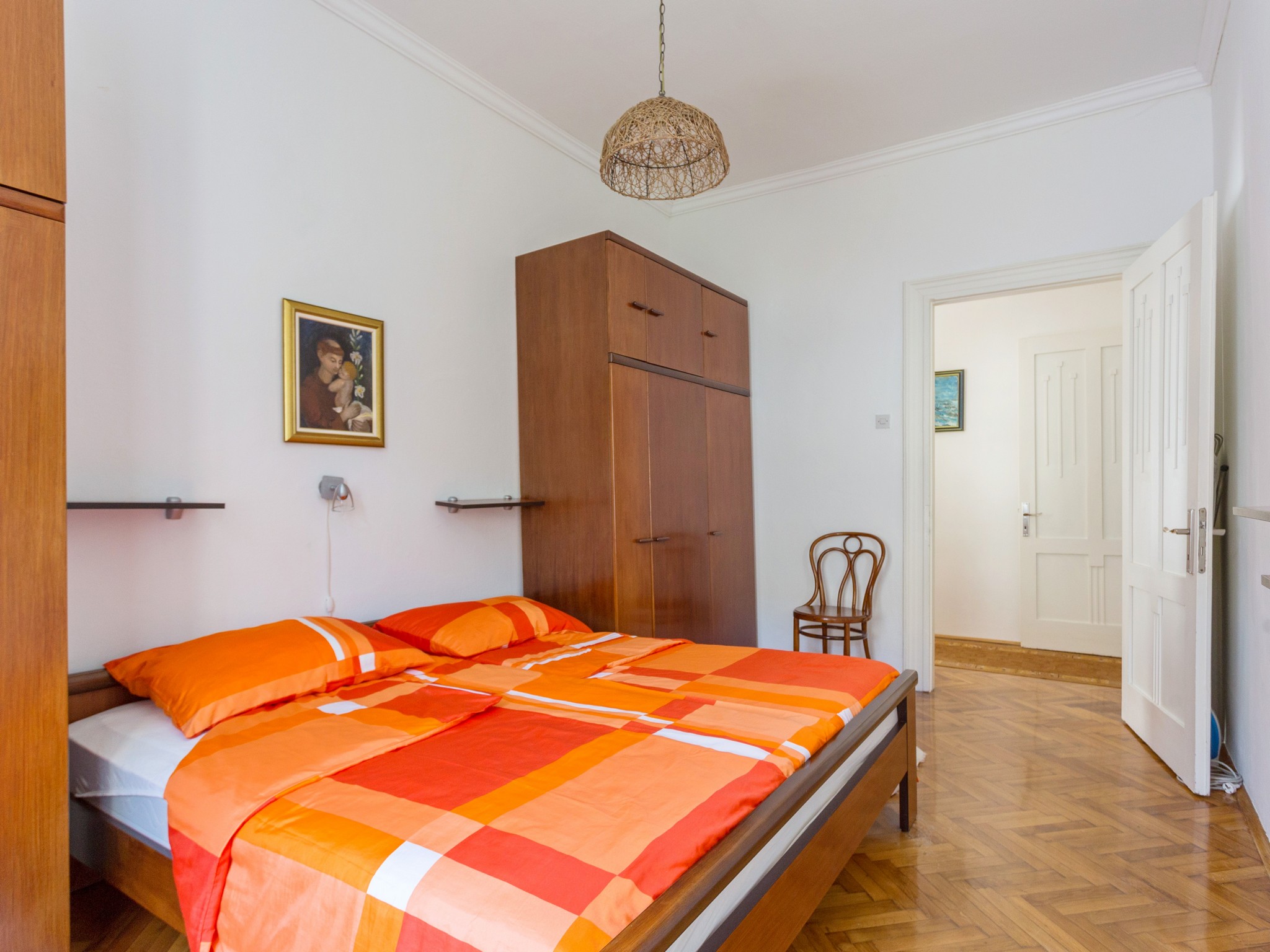 Apartment Capacity 4