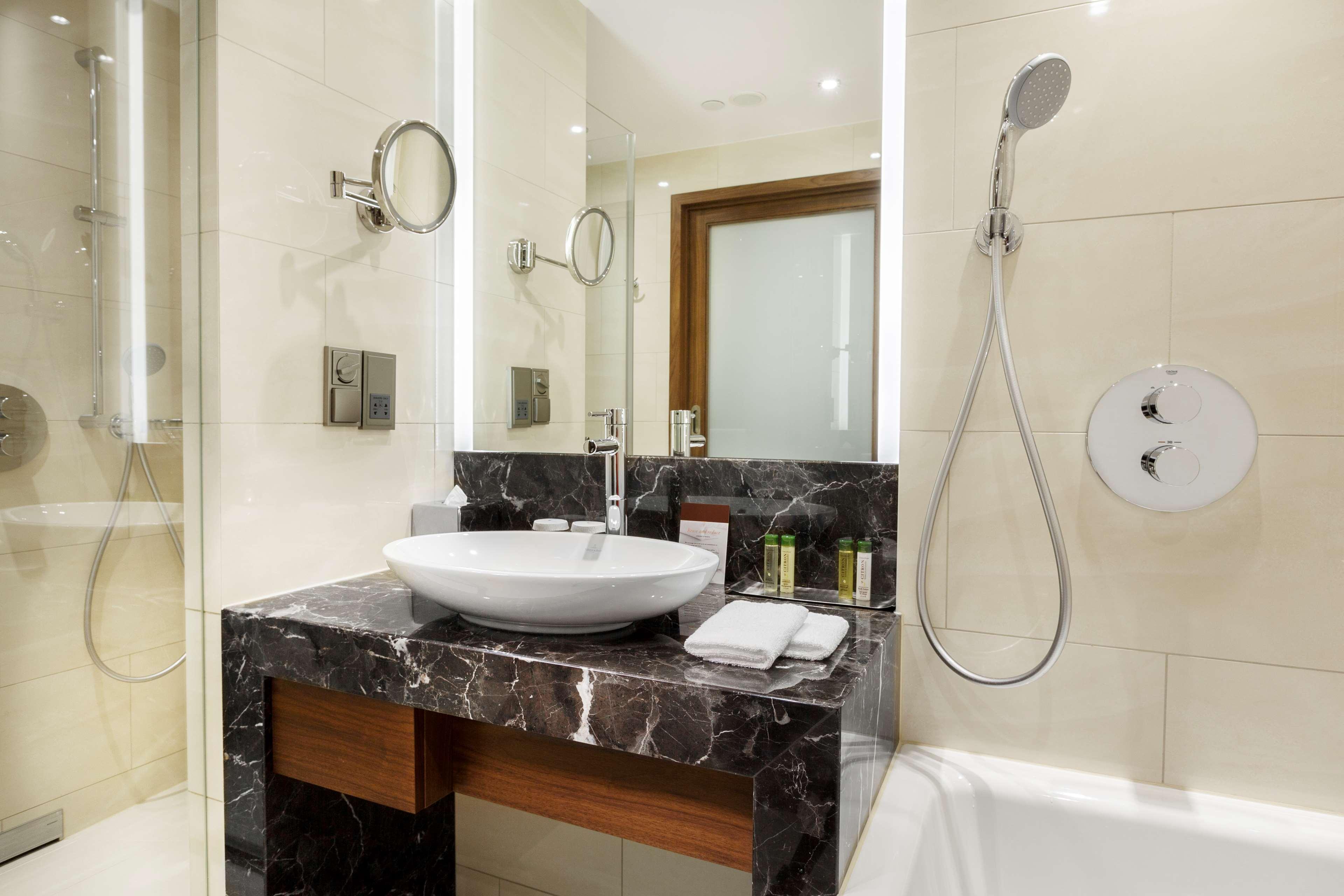 Room Guest Room King Bed