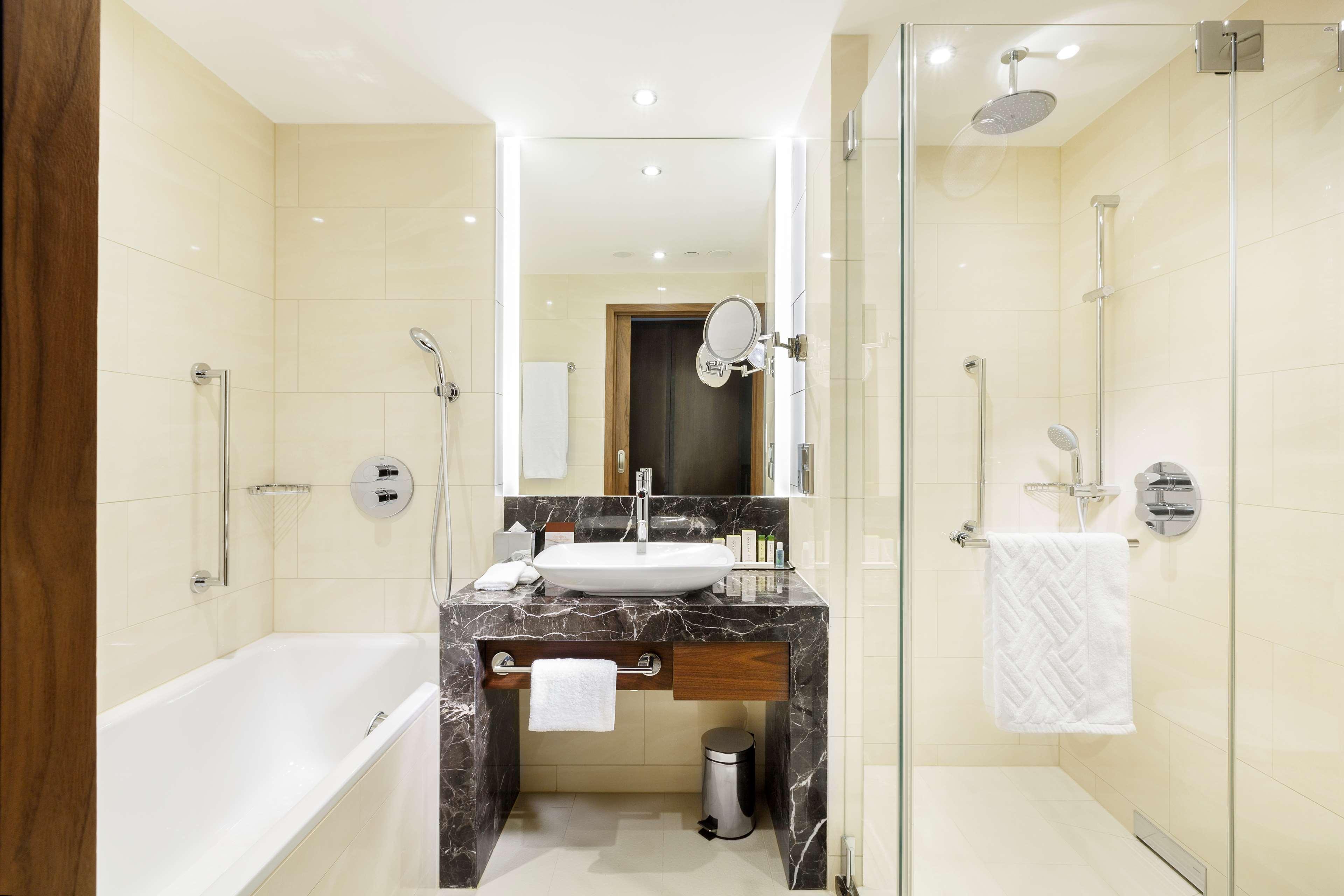 Suite Deluxe King Bed