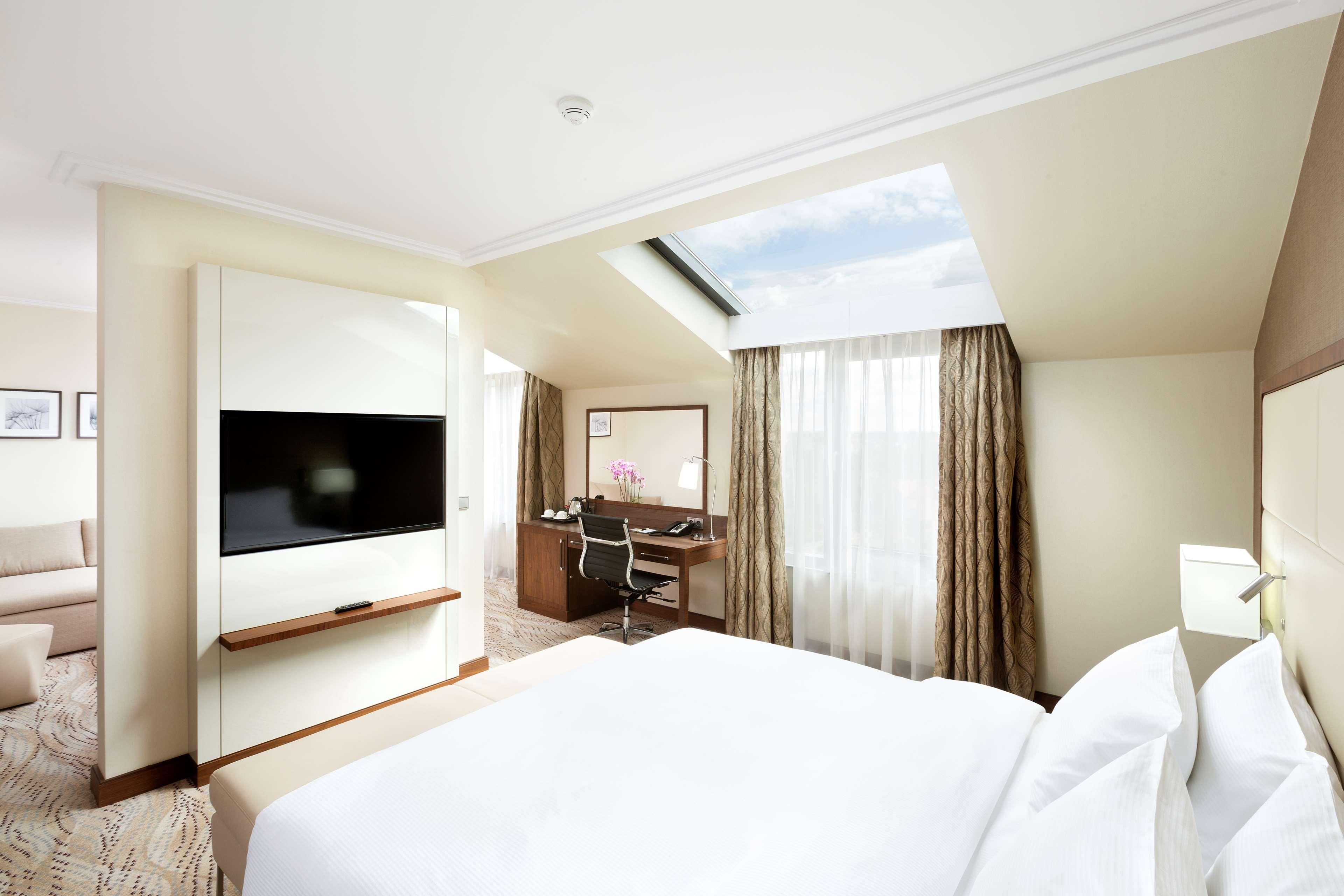 Suite Deluxe King Bed