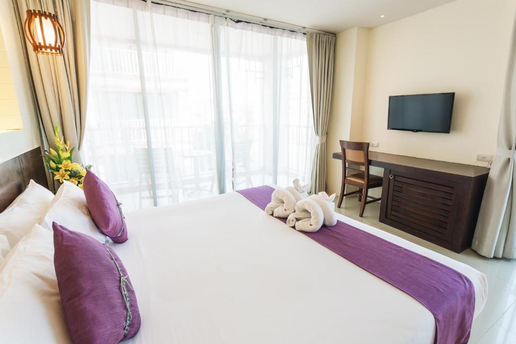 Double Deluxe King Bed