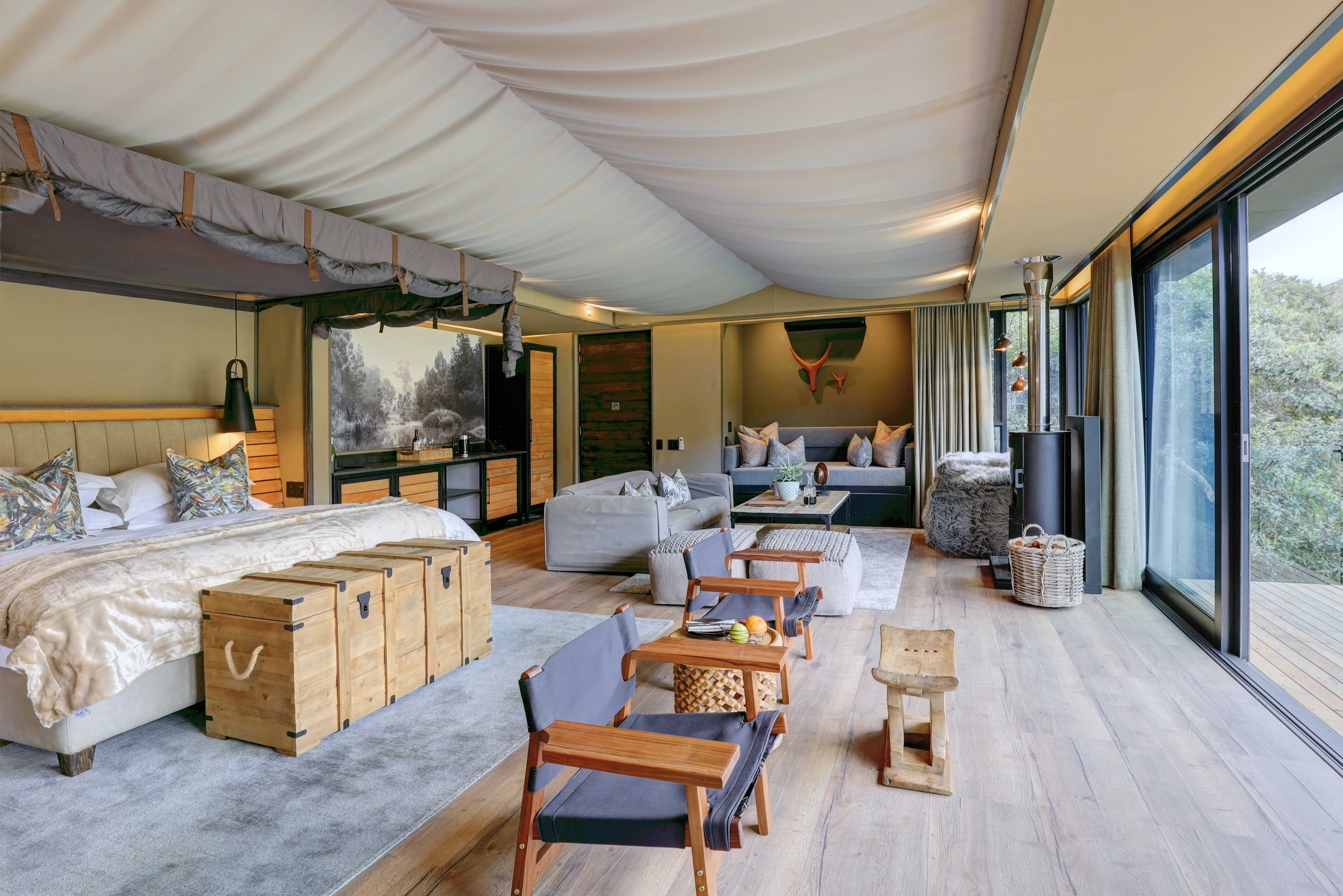 Double or Twin King Bed One Bedroom 