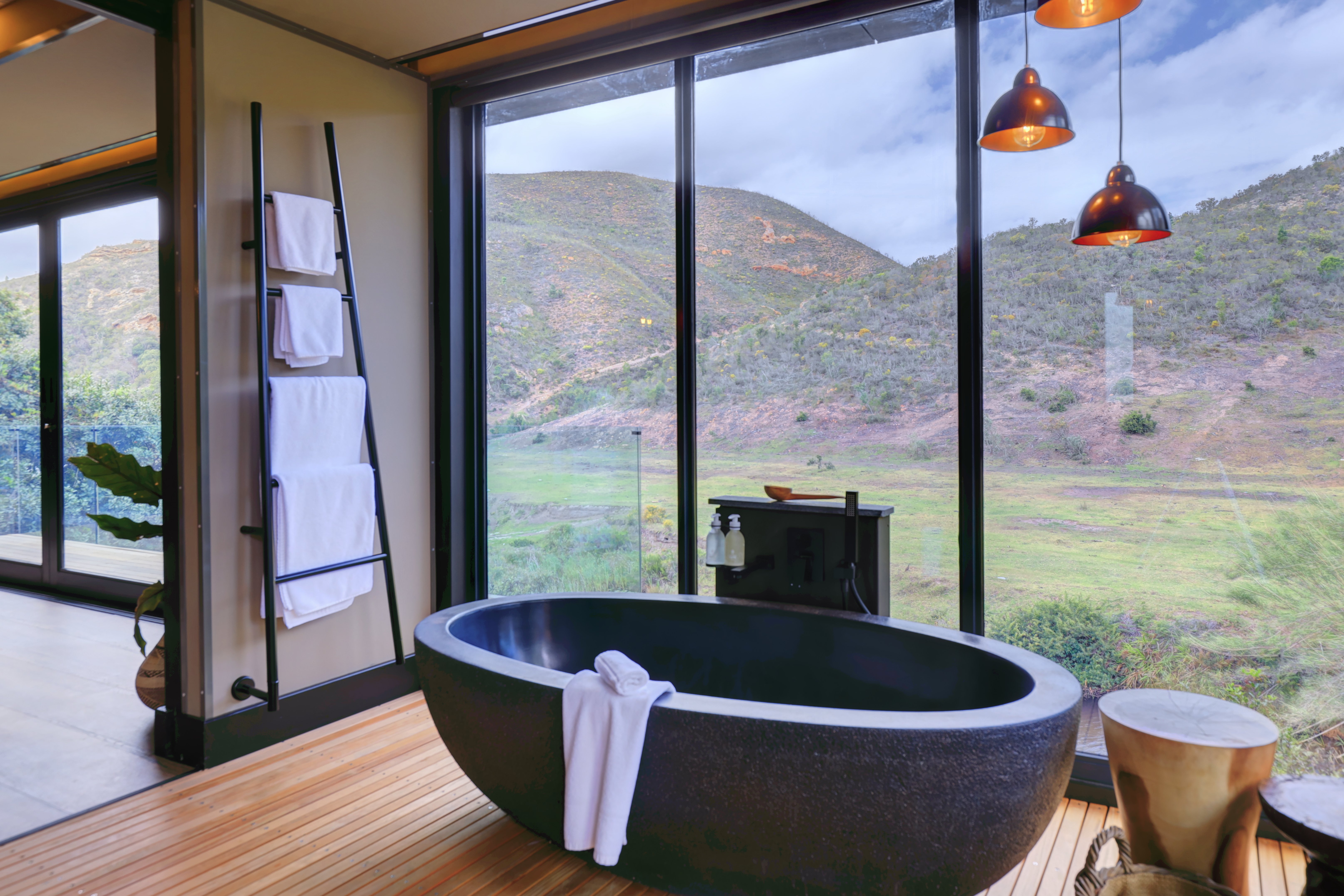 Double or Twin King Bed One Bedroom 