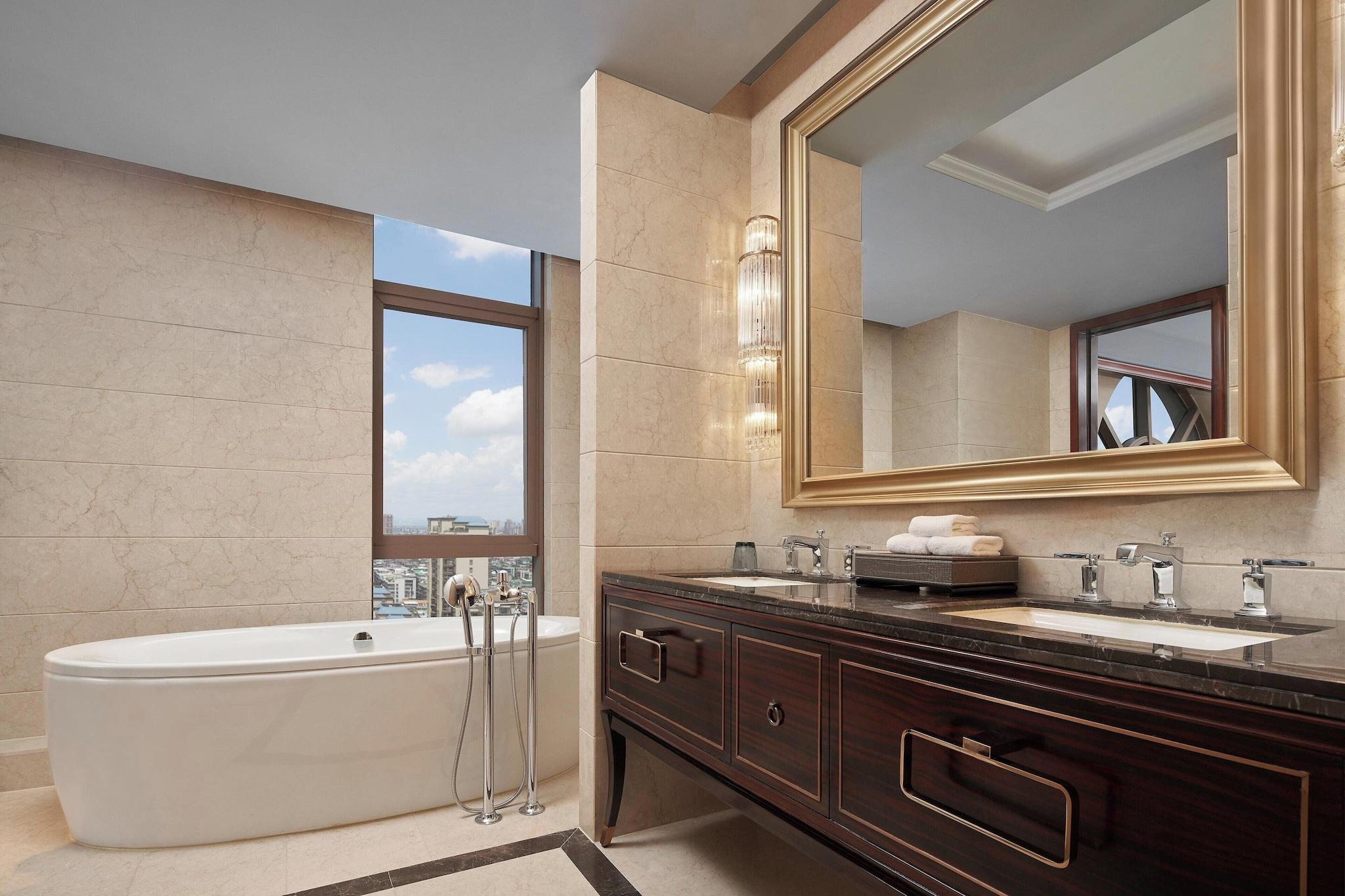 Suite King Bed One Bedroom 