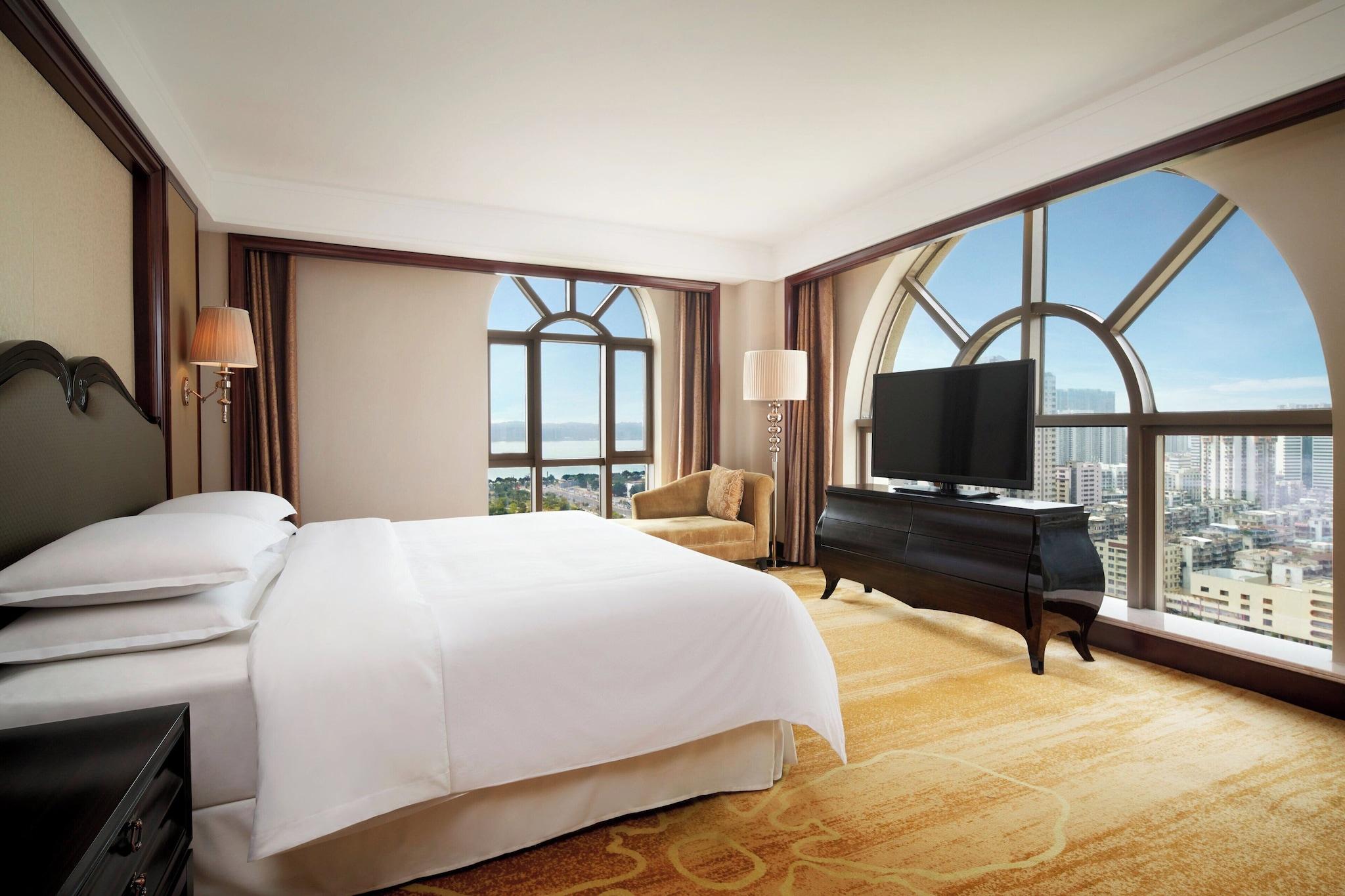 Suite King Bed One Bedroom 