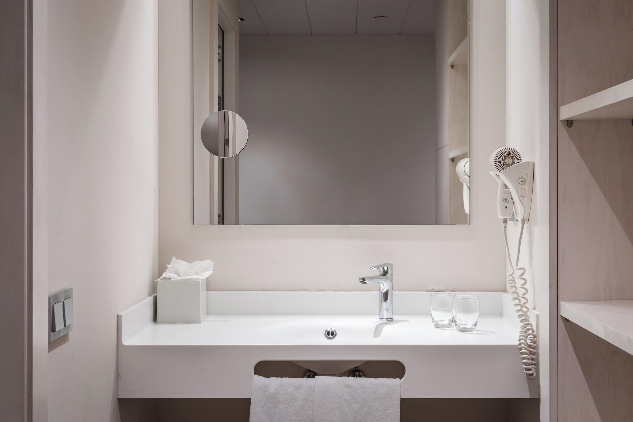 Junior Suite Queen Size Bed