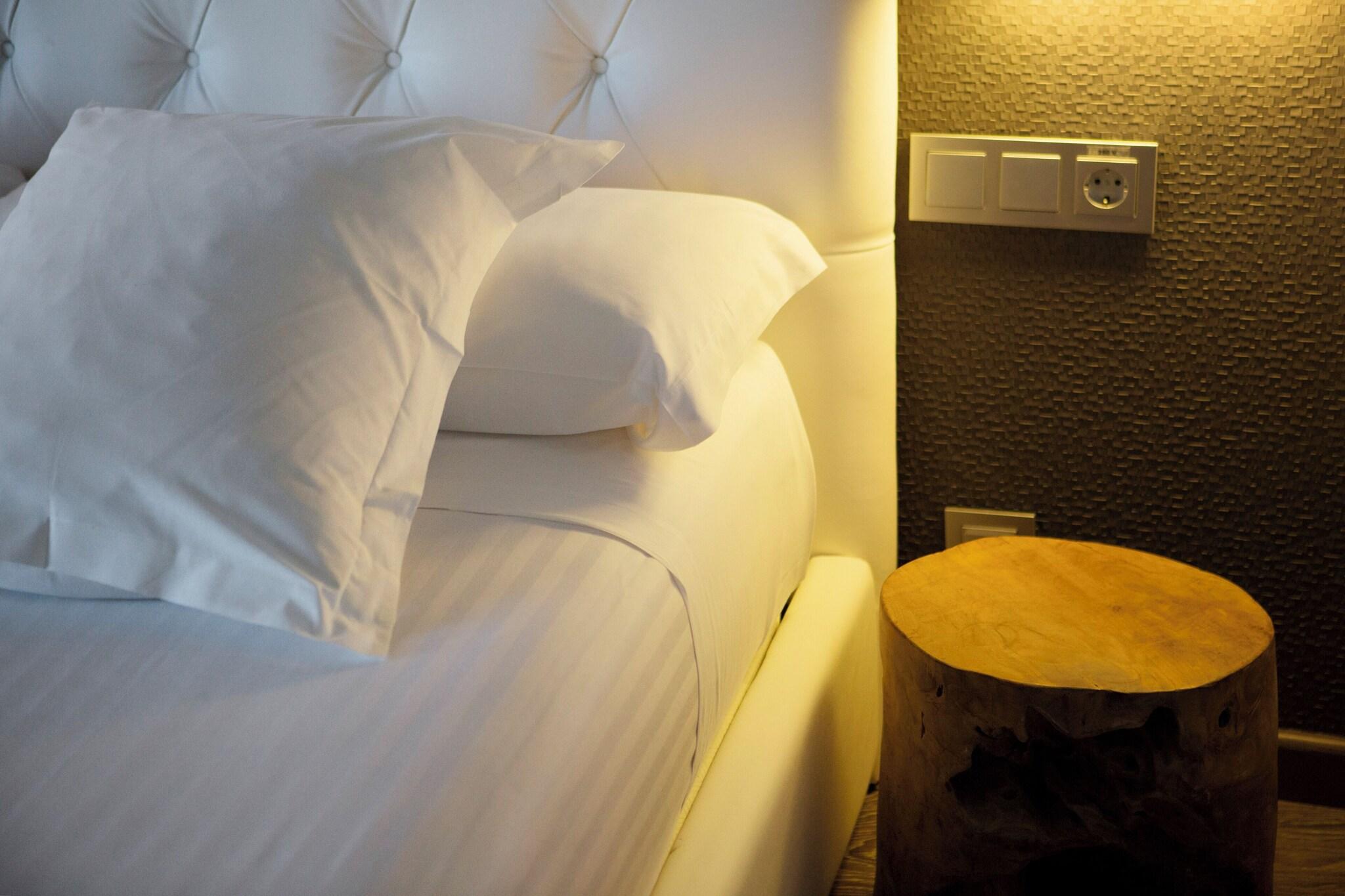 Junior Suite Queen Size Bed