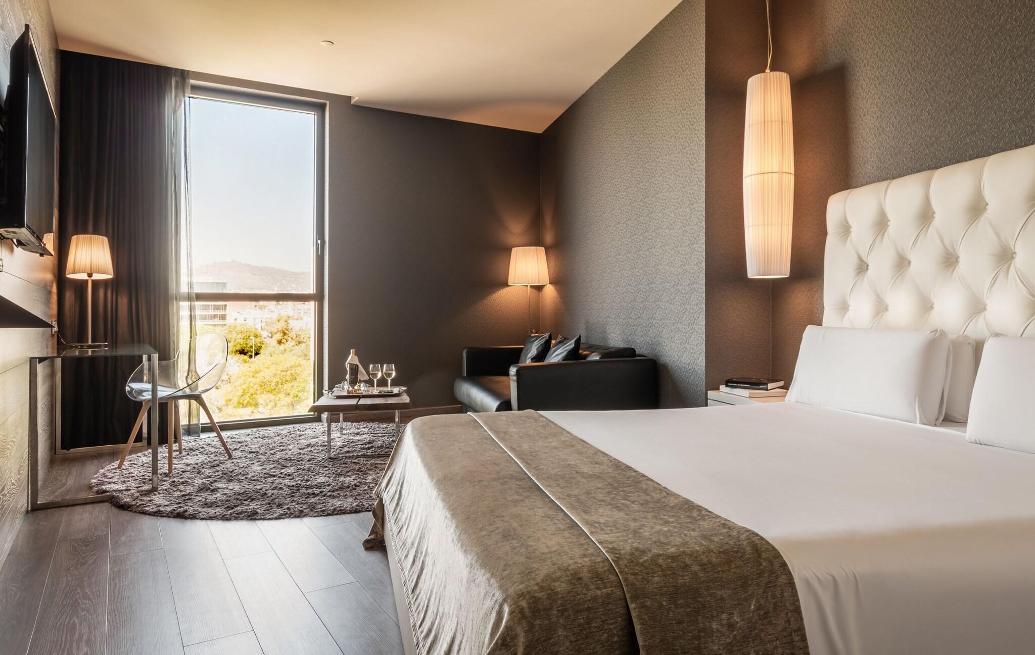 Junior Suite Queen Size Bed