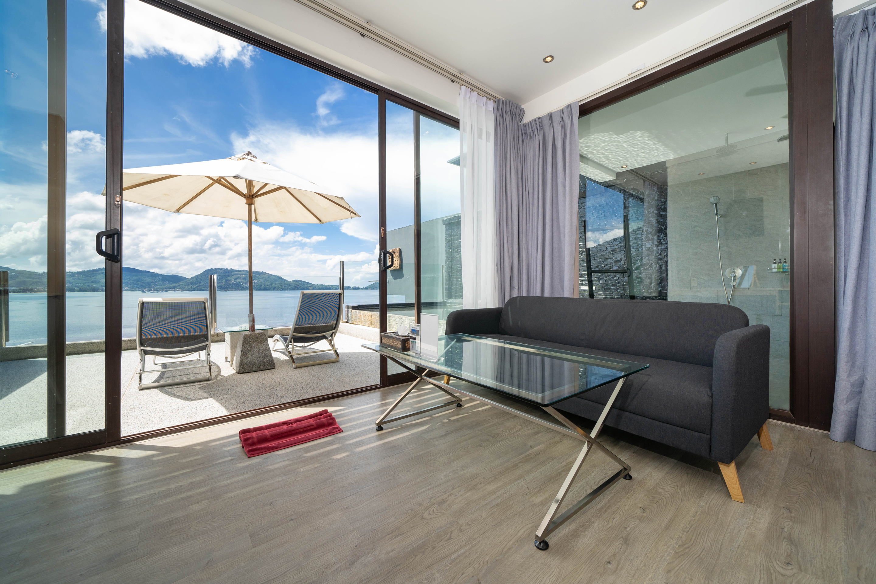 Double or Twin Deluxe with Jacuzzi