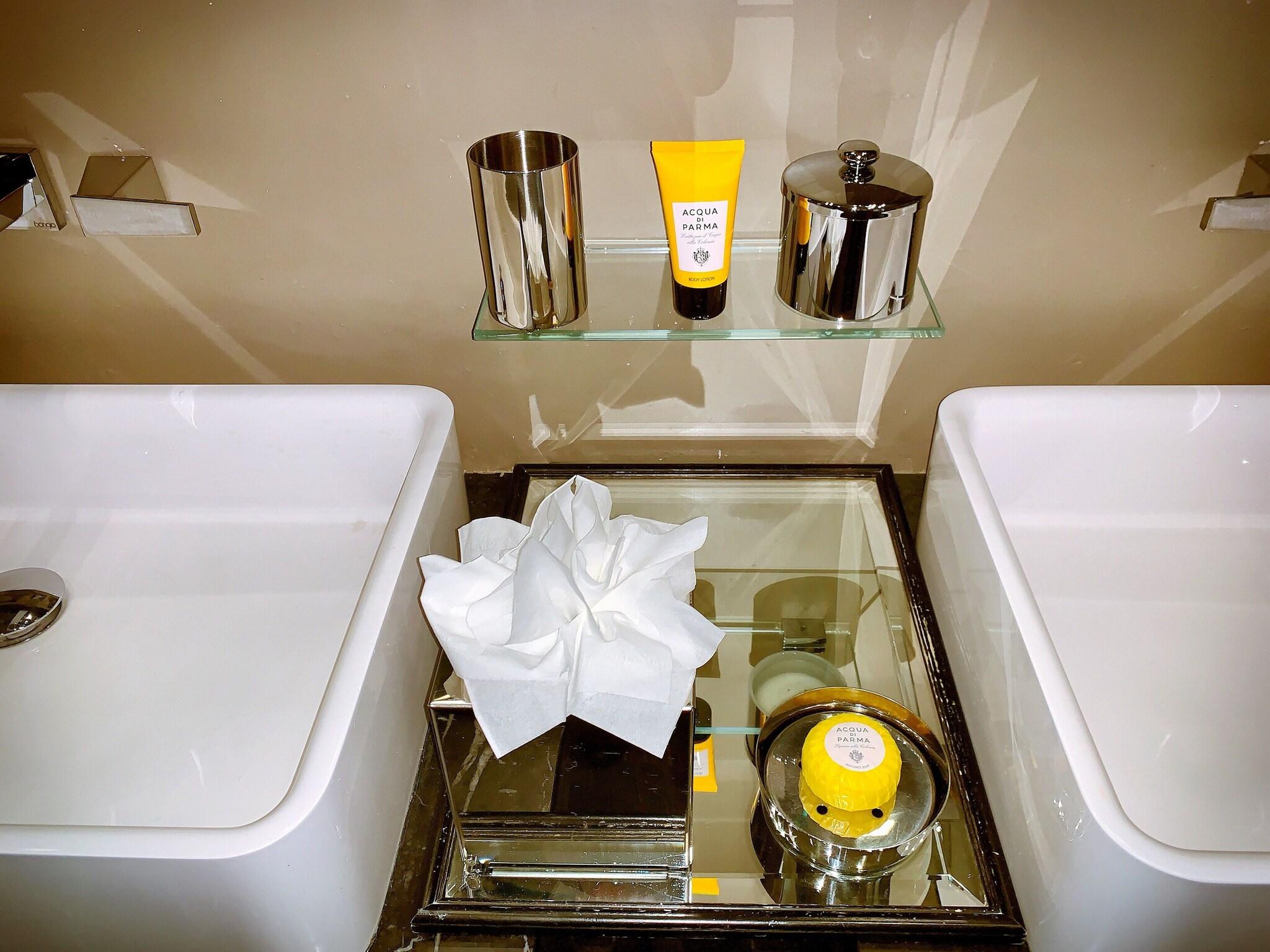 Double Deluxe King Bed