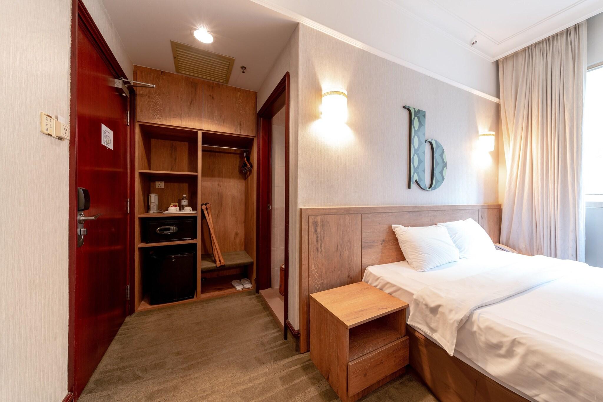 Double Deluxe King Bed