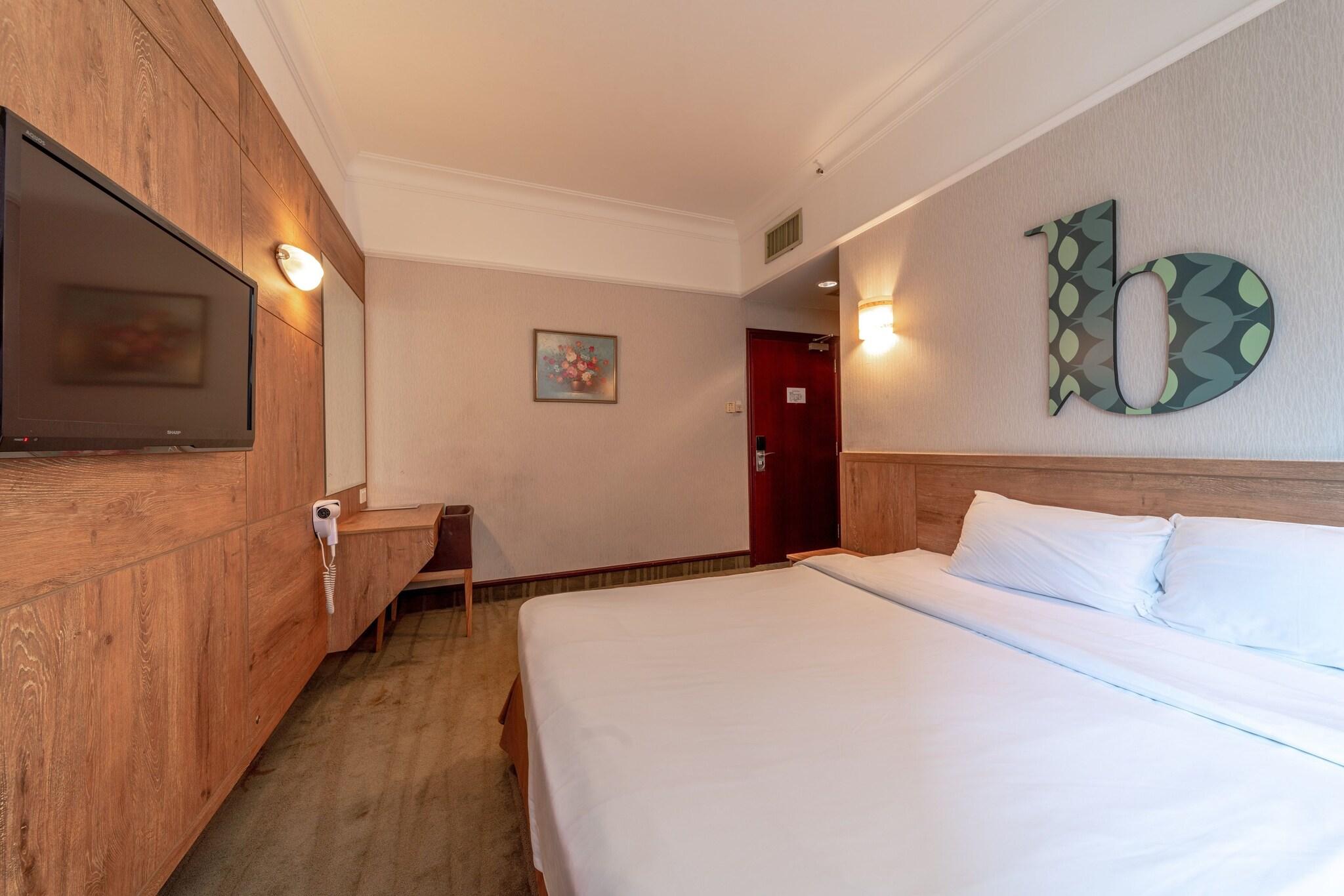 Double Deluxe King Bed