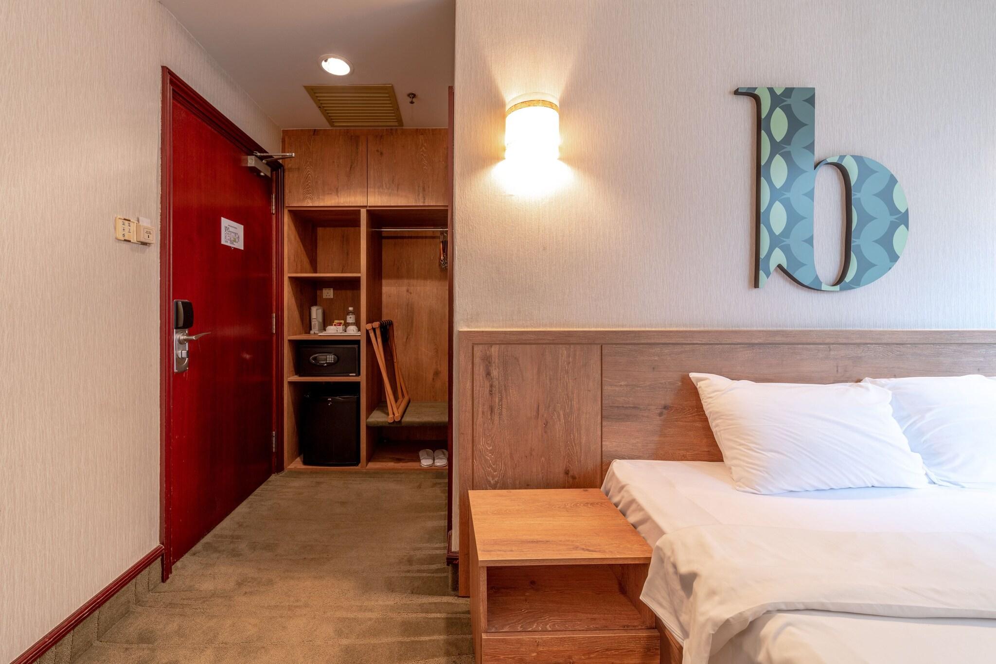 Double Deluxe King Bed