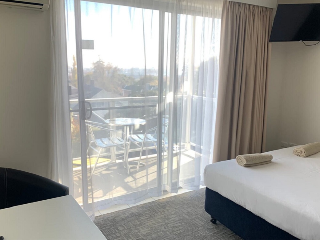 Apartment Queen Size Bed