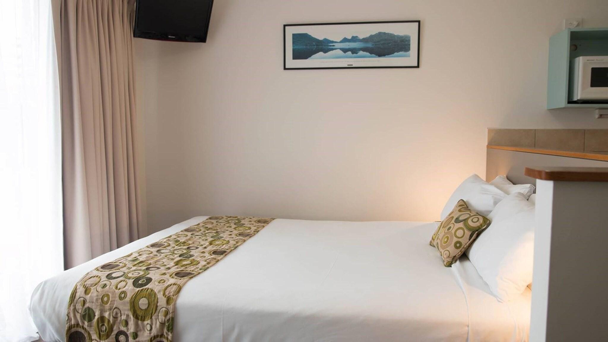 Apartment Queen Size Bed