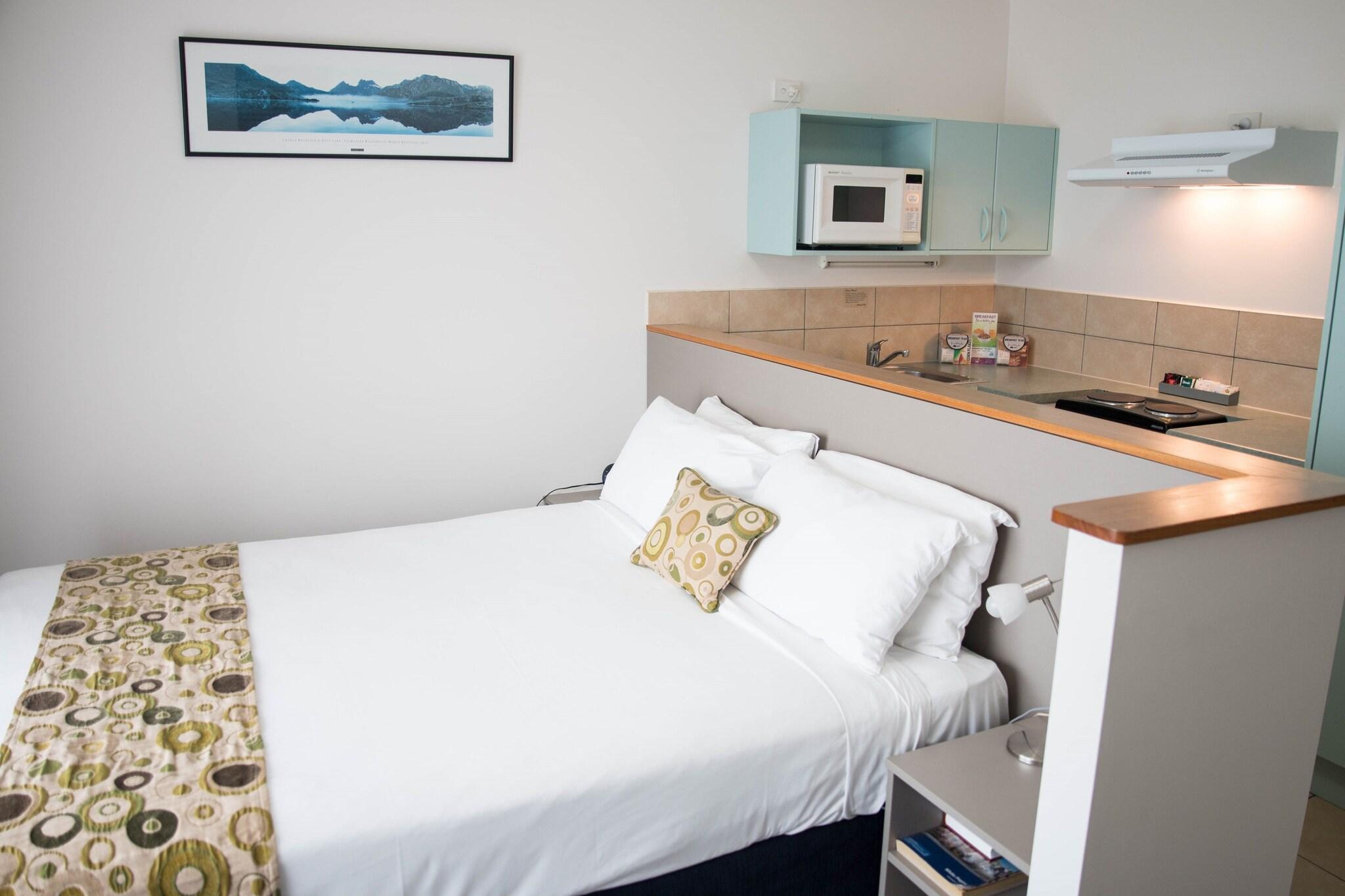 Apartment Queen Size Bed